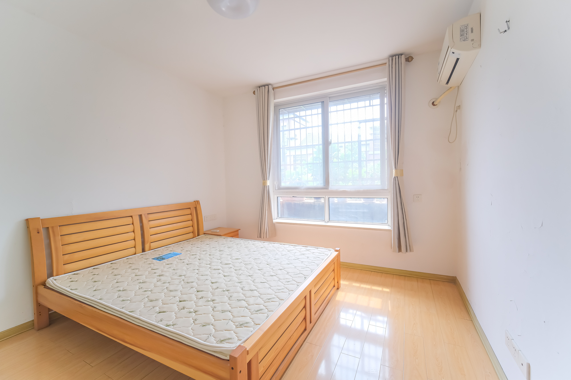 山水湾  3室2厅1卫   59.90万卧室