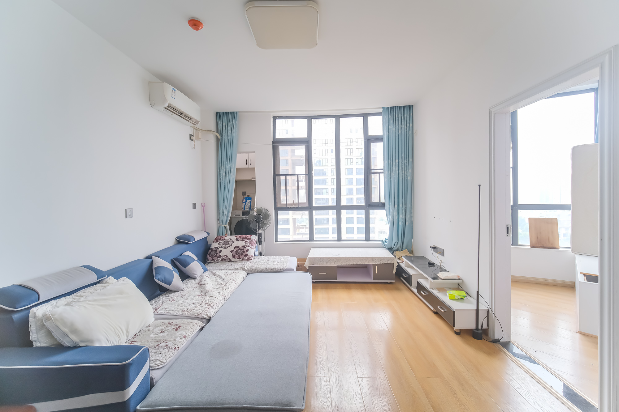 金鹰商业广场(金鹰商业大厦) 1室1厅1卫 32.0万 金鹰商业广场(金鹰商业大厦) 1室1厅1卫 32.0万客厅