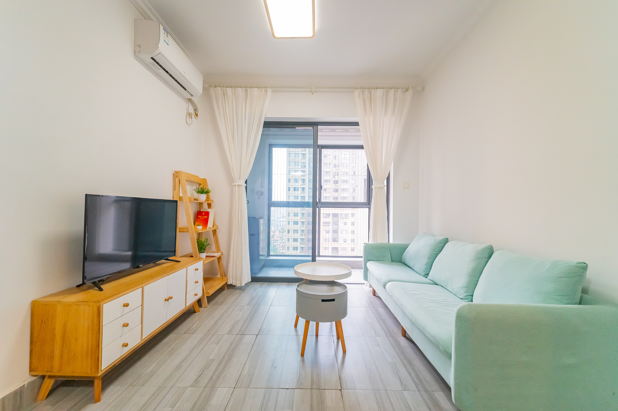 深业喜汇 2室2厅1卫 69.6万 深业喜汇 2室2厅1卫 69.6万客厅