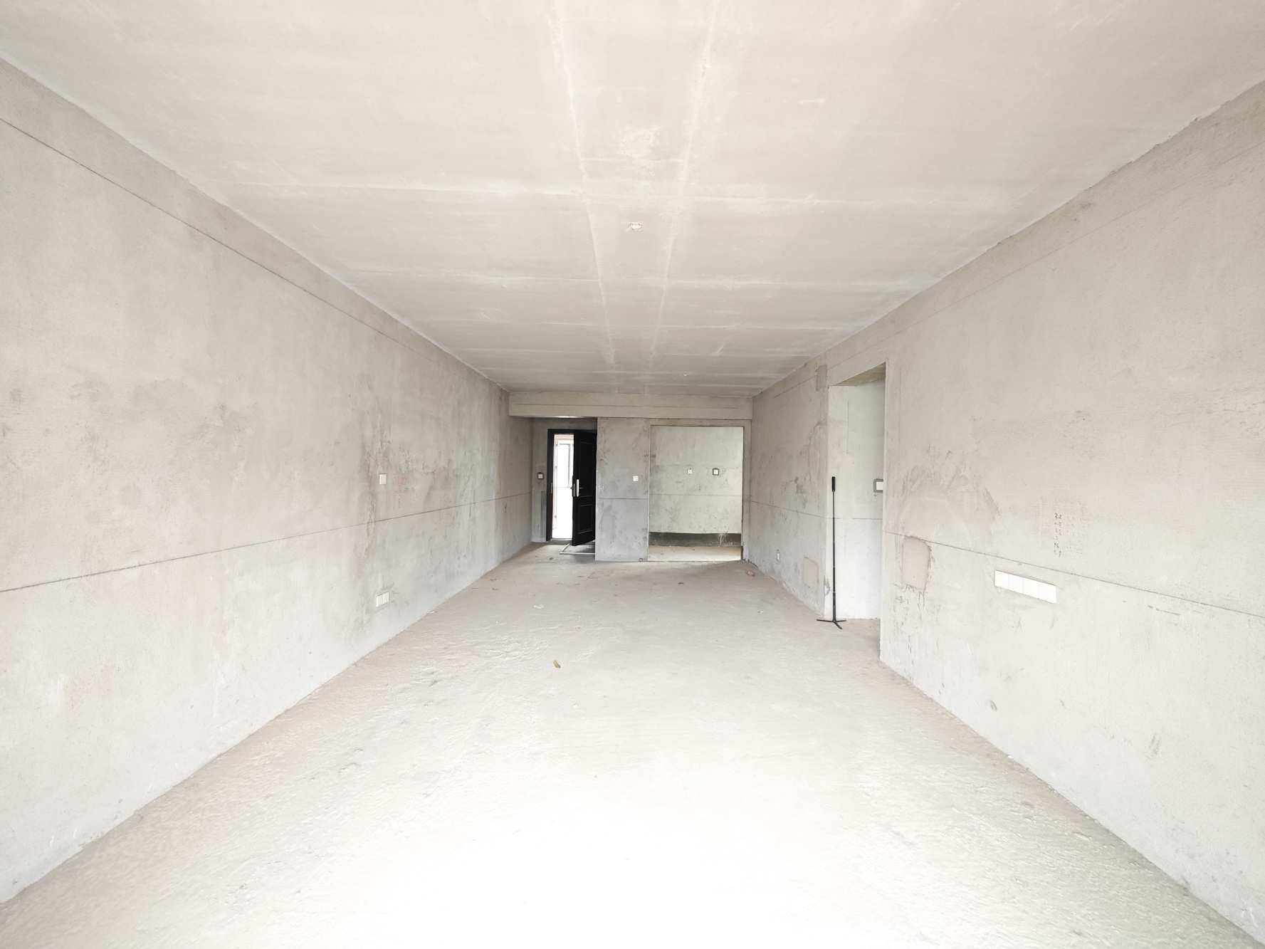 碧桂园南城首府(东宸林海) 3室2厅1卫 82.00万 碧桂园南城首府(东宸林海) 3室2厅1卫 82.00万客厅