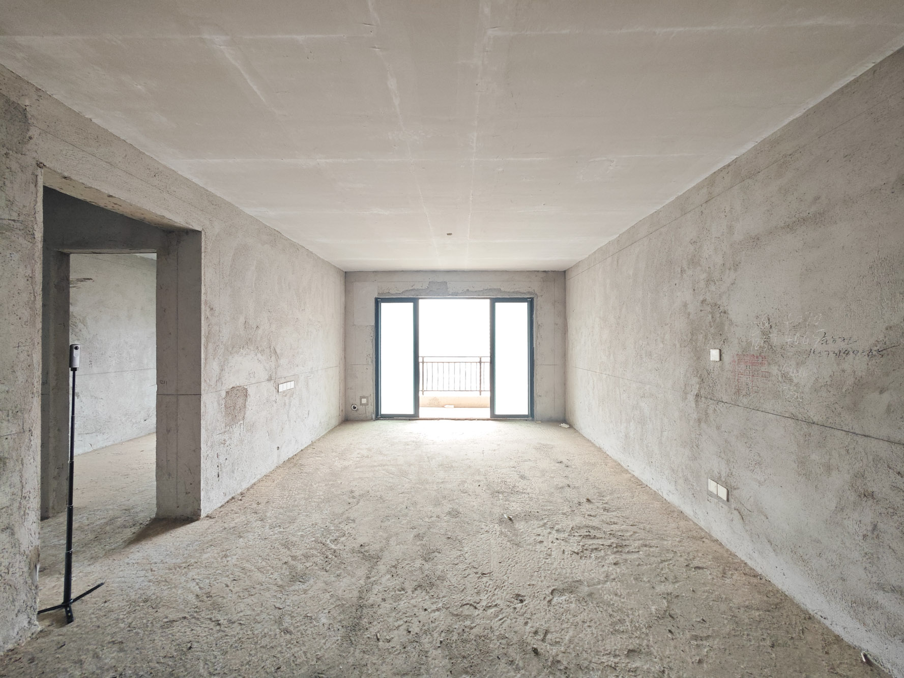 碧桂园南城首府(东宸林海) 3室2厅1卫 82.00万 碧桂园南城首府(东宸林海) 3室2厅1卫 82.00万客厅