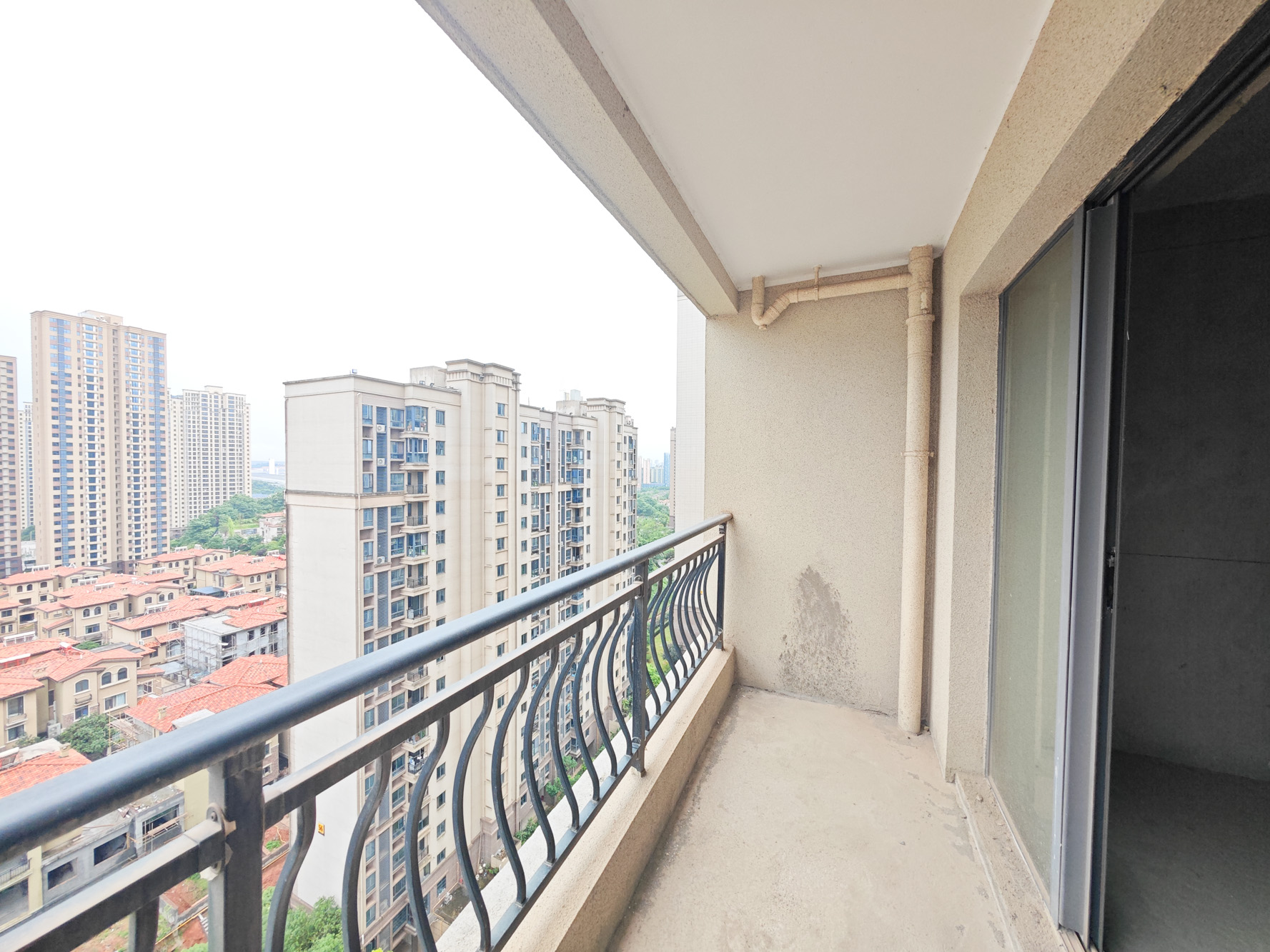 碧桂园南城首府(东宸林海) 3室2厅1卫 82.00万 碧桂园南城首府(东宸林海) 3室2厅1卫 82.00万阳台