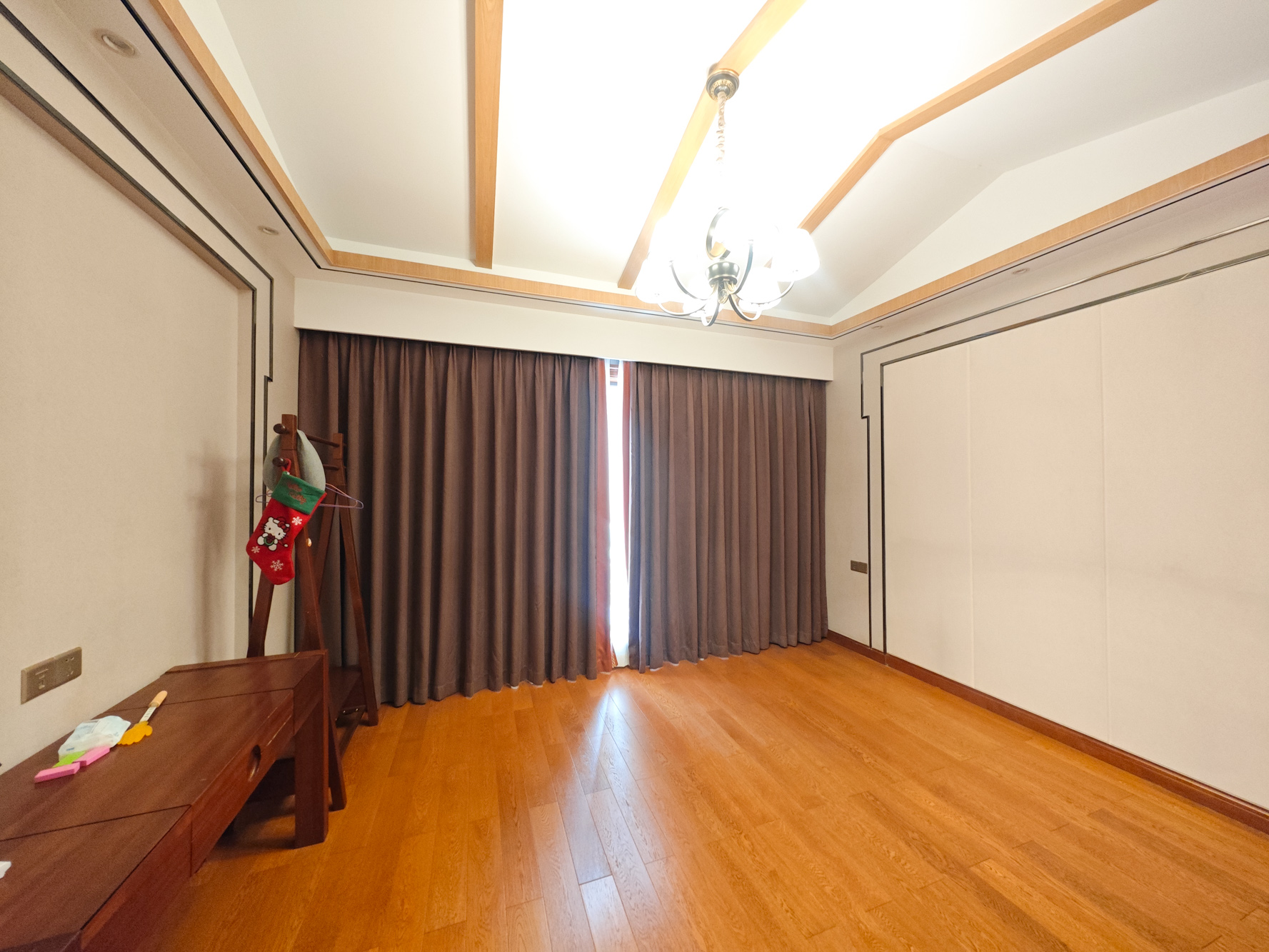 保利城（中航城国际社区、郡原美村）  5室2厅3卫   380.00万卧室