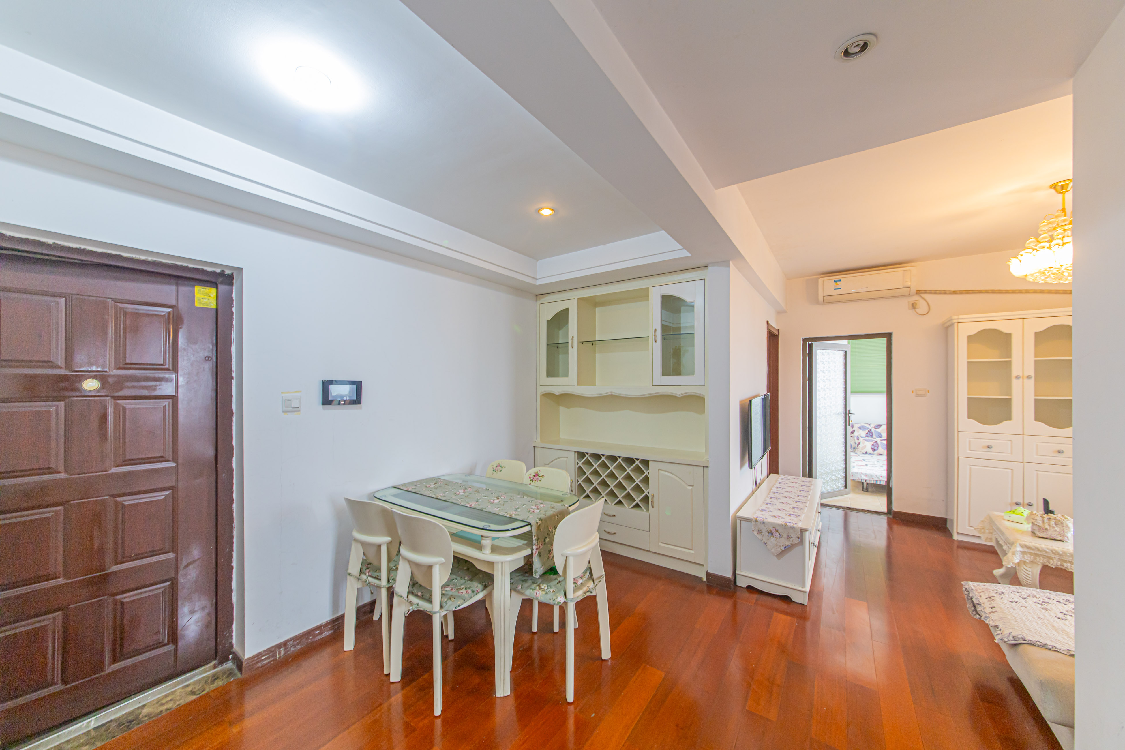 绿地公馆(绿地名邸)  2室1厅1卫    88.0万 绿地公馆(绿地名邸)  2室1厅1卫    88.0万客厅