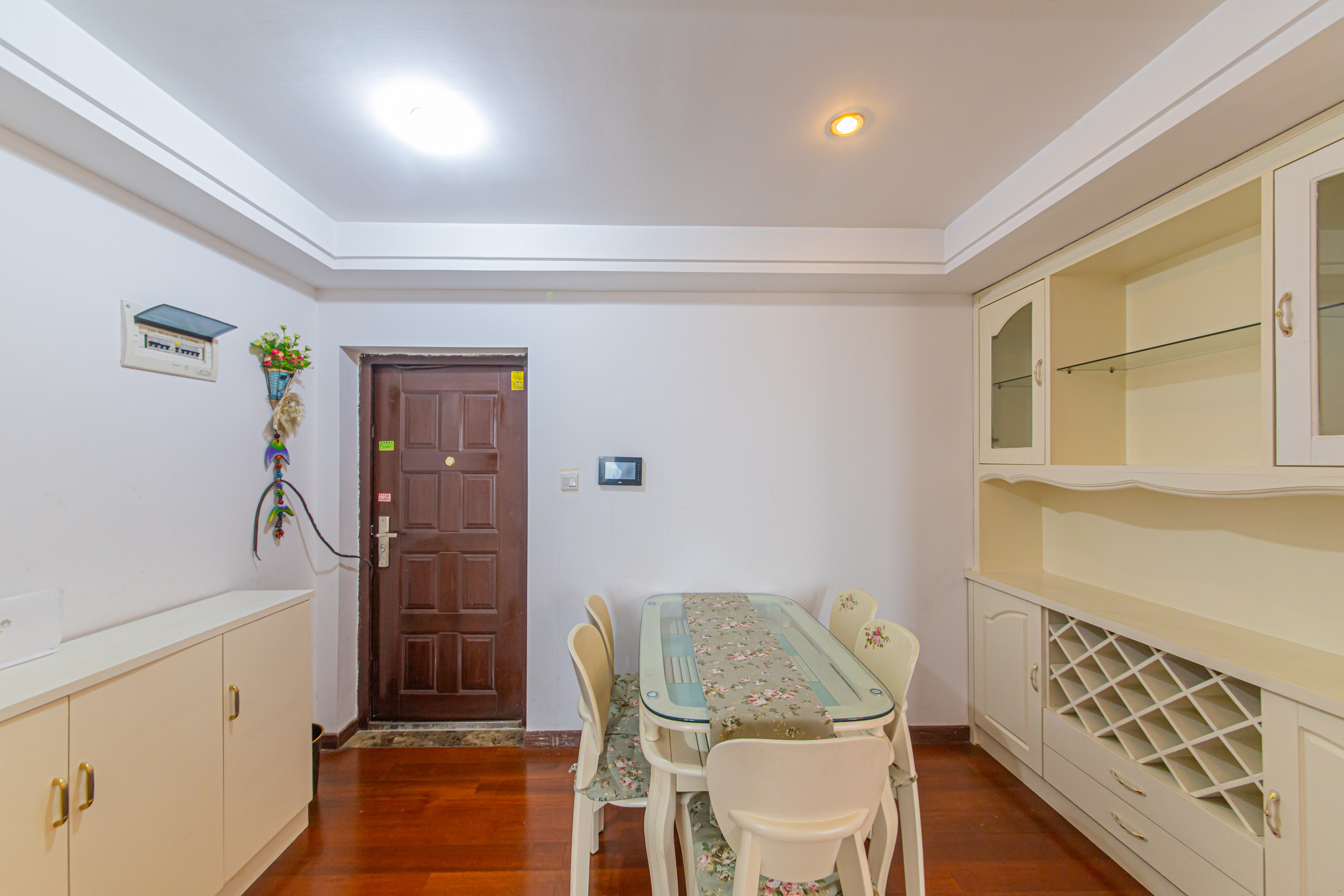 绿地公馆(绿地名邸)  2室1厅1卫    88.0万 绿地公馆(绿地名邸)  2室1厅1卫    88.0万客厅