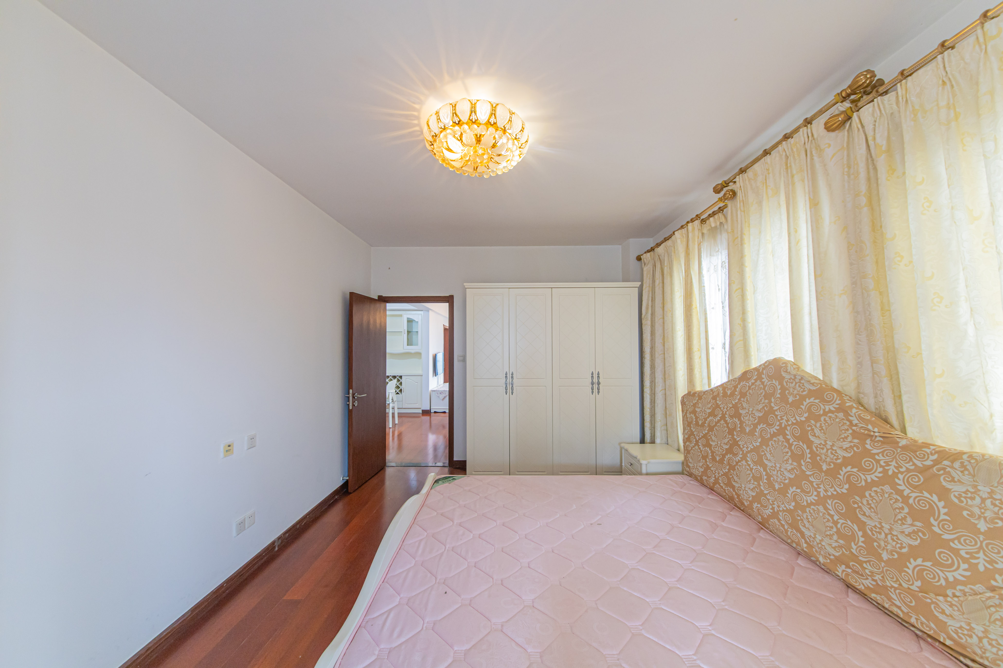 绿地公馆(绿地名邸)  2室1厅1卫    88.0万 绿地公馆(绿地名邸)  2室1厅1卫    88.0万卧室