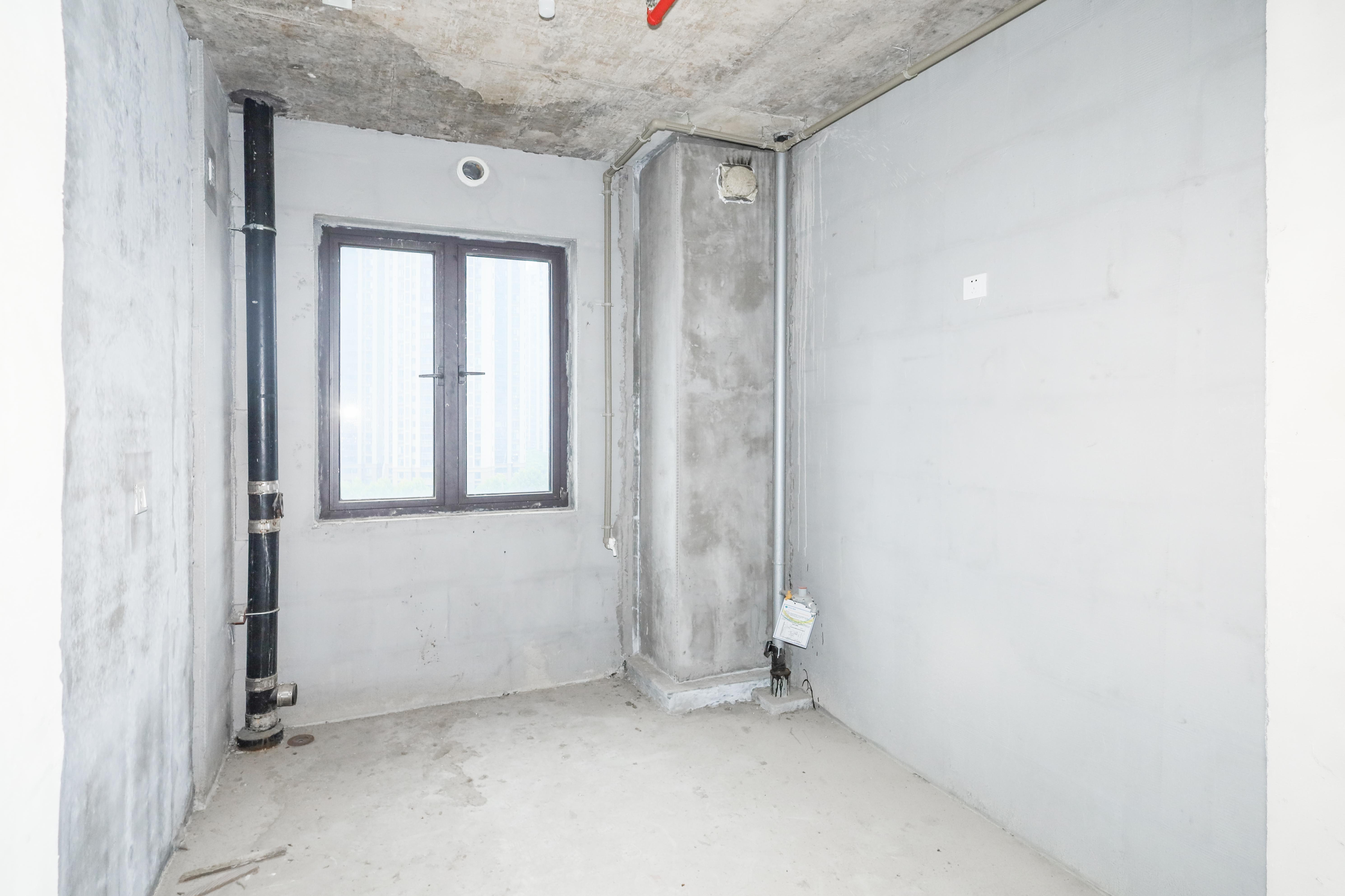 建发央著  4室2厅2卫   242.00万厨房
