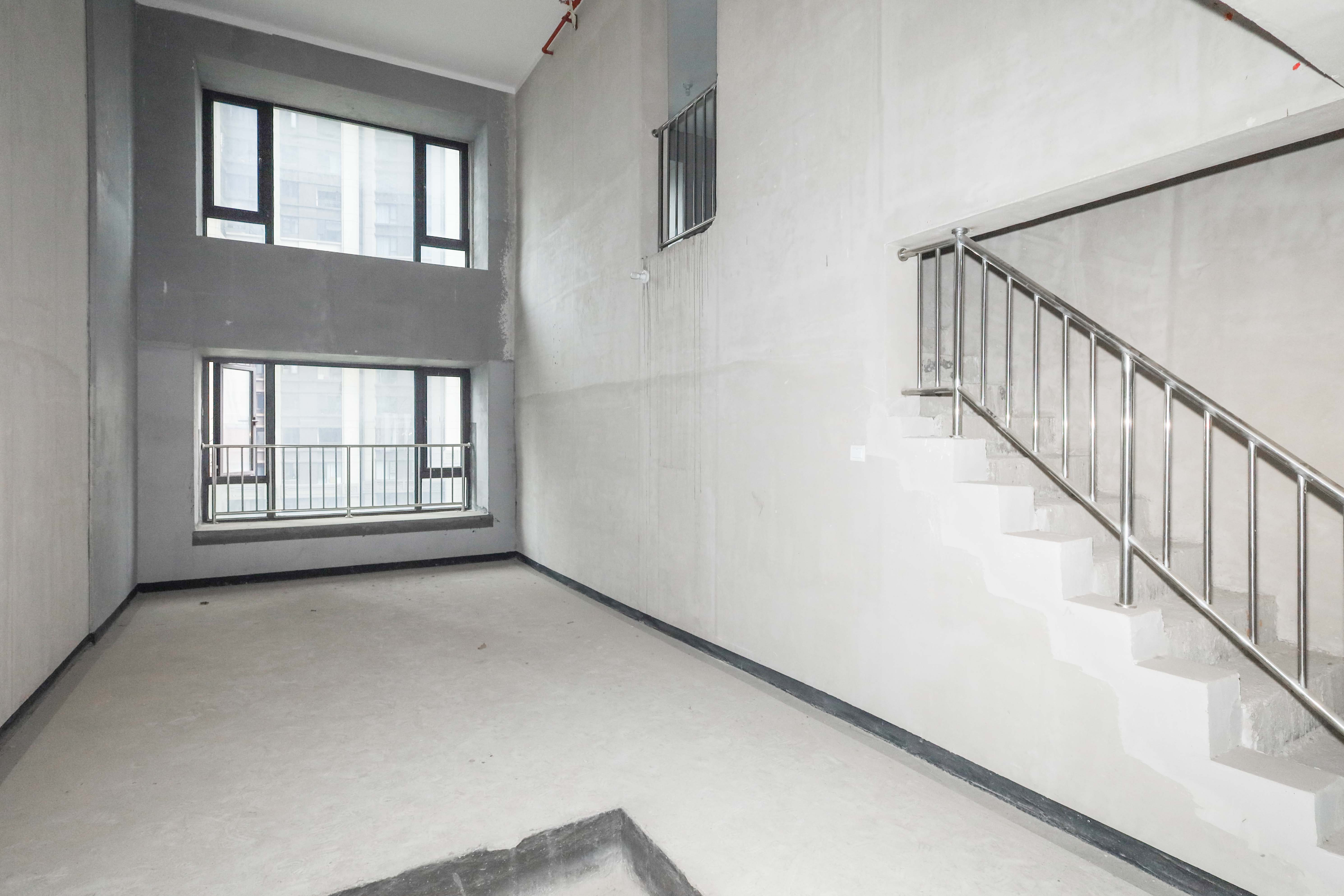 建发央著  4室2厅2卫   242.00万客厅