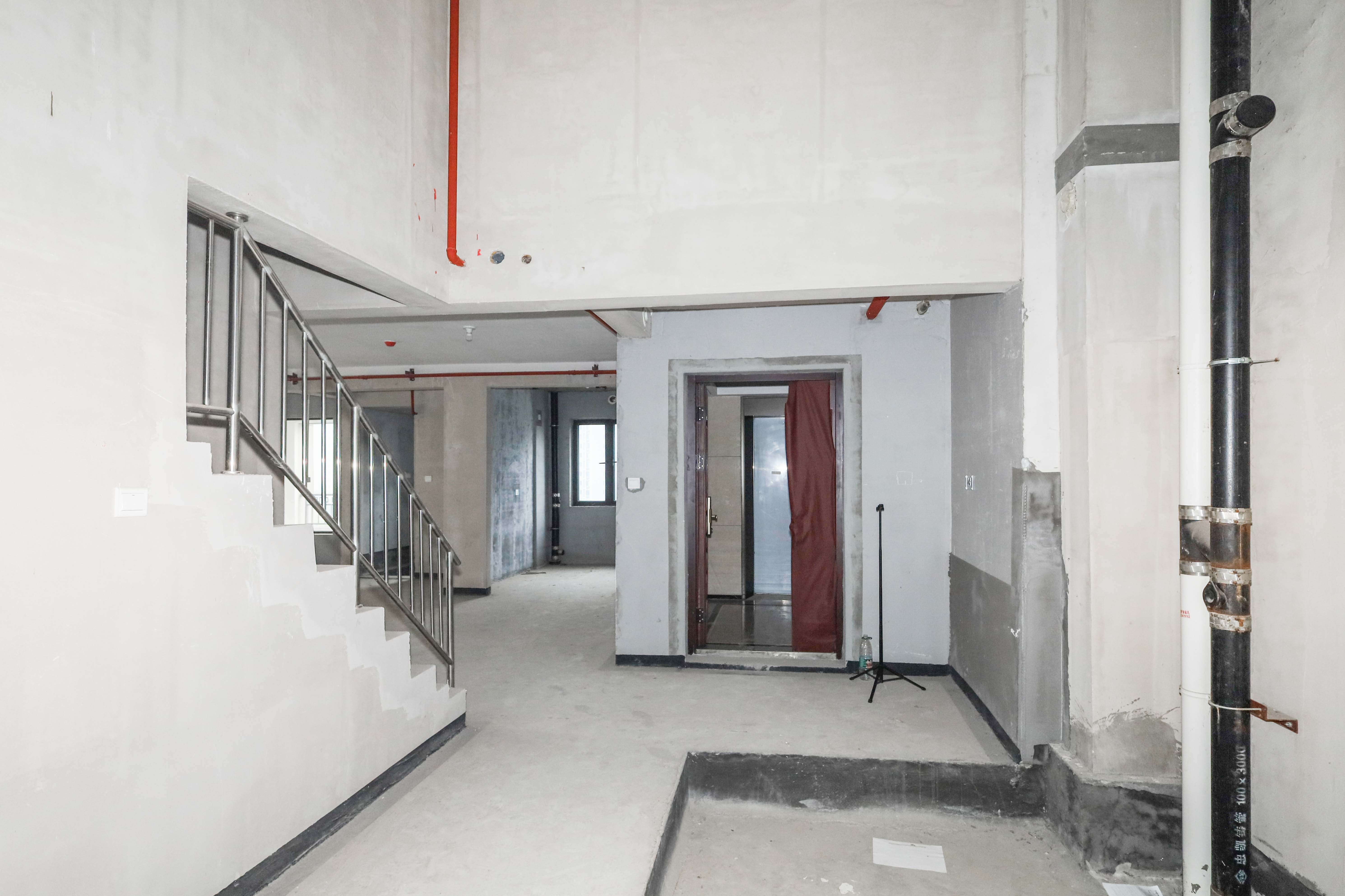 建发央著  4室2厅2卫   242.00万其他