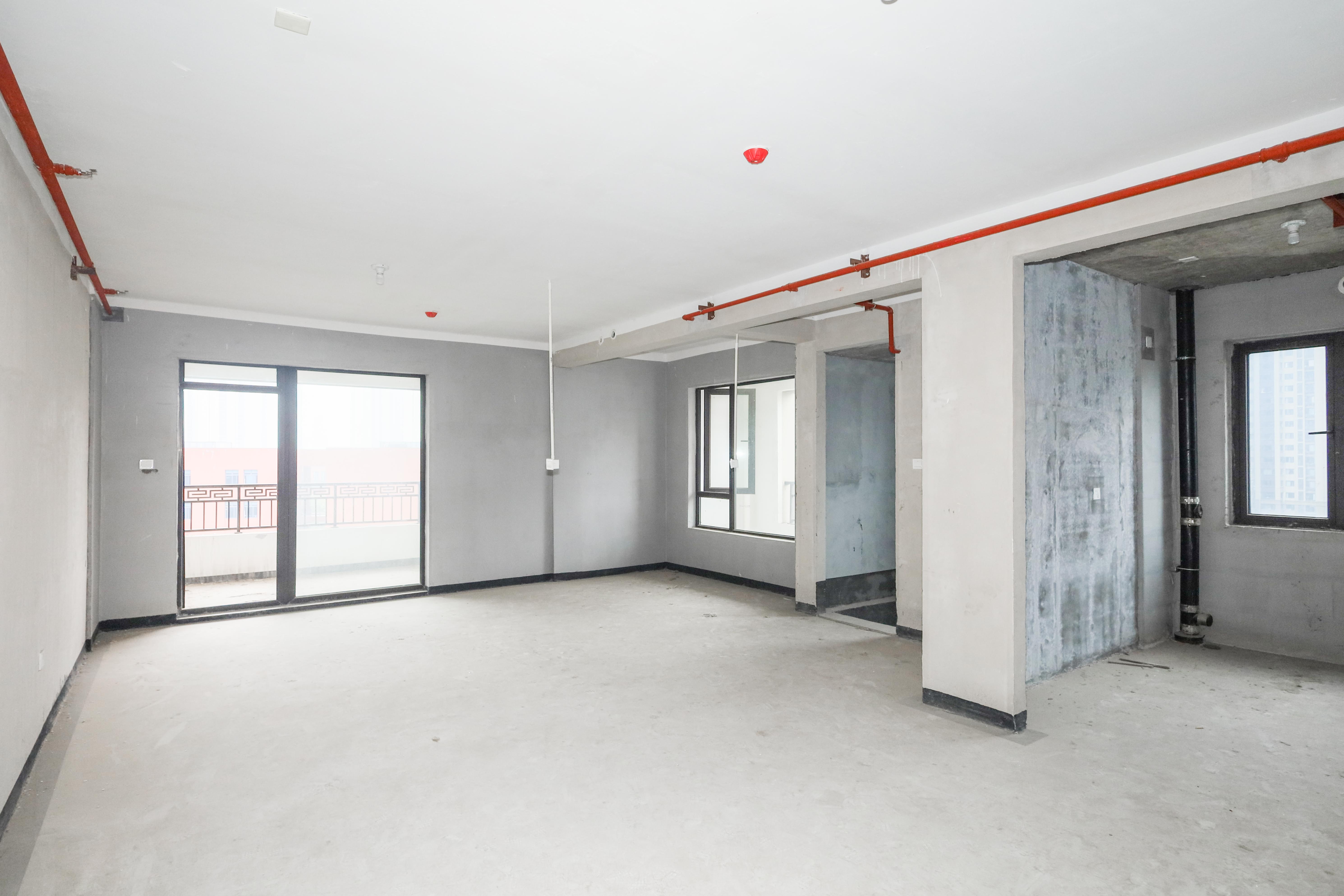 建发央著  4室2厅2卫   242.00万其他