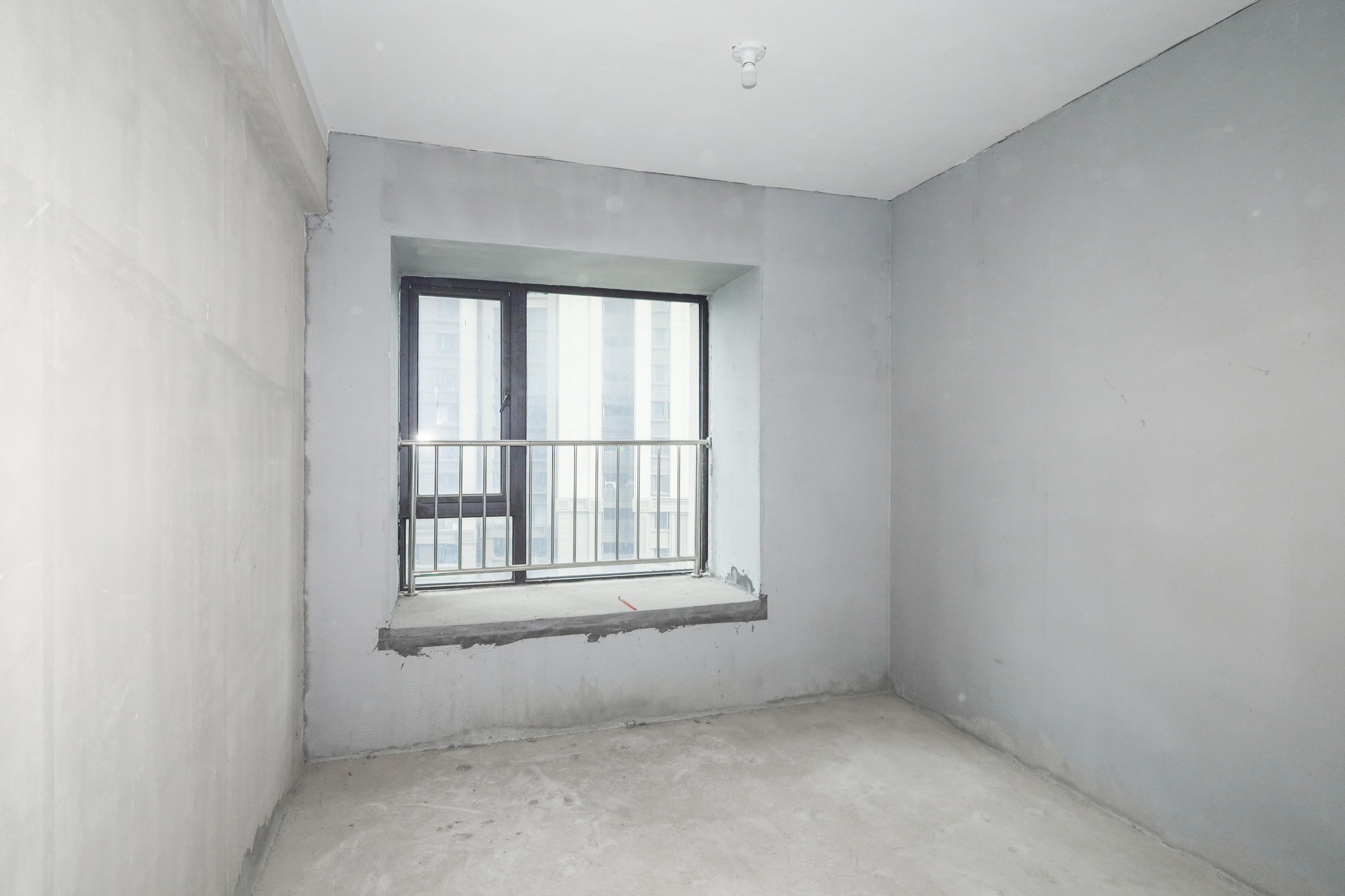 建发央著  4室2厅2卫   242.00万卧室