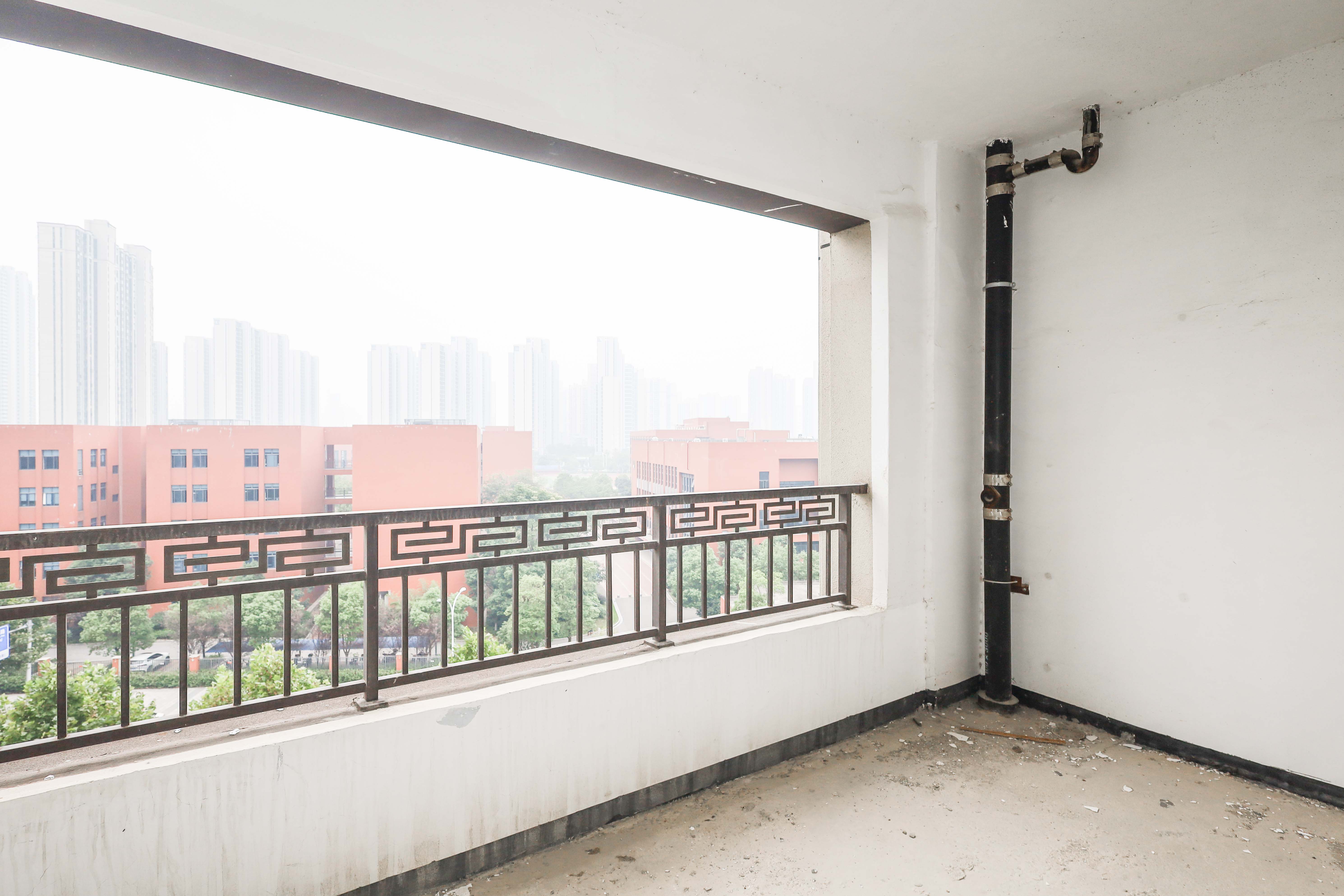 建发央著  4室2厅2卫   242.00万阳台