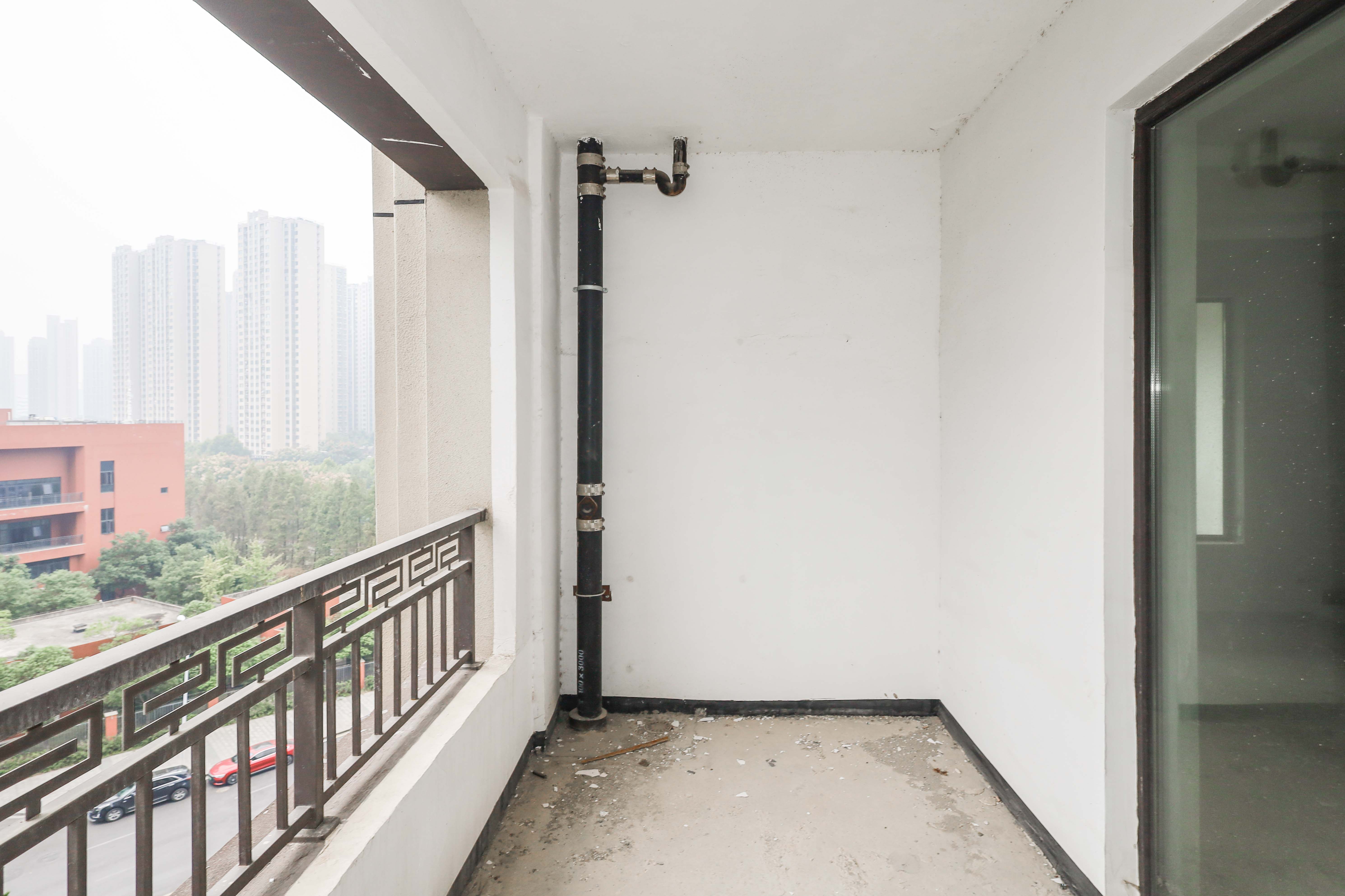 建发央著  4室2厅2卫   242.00万阳台