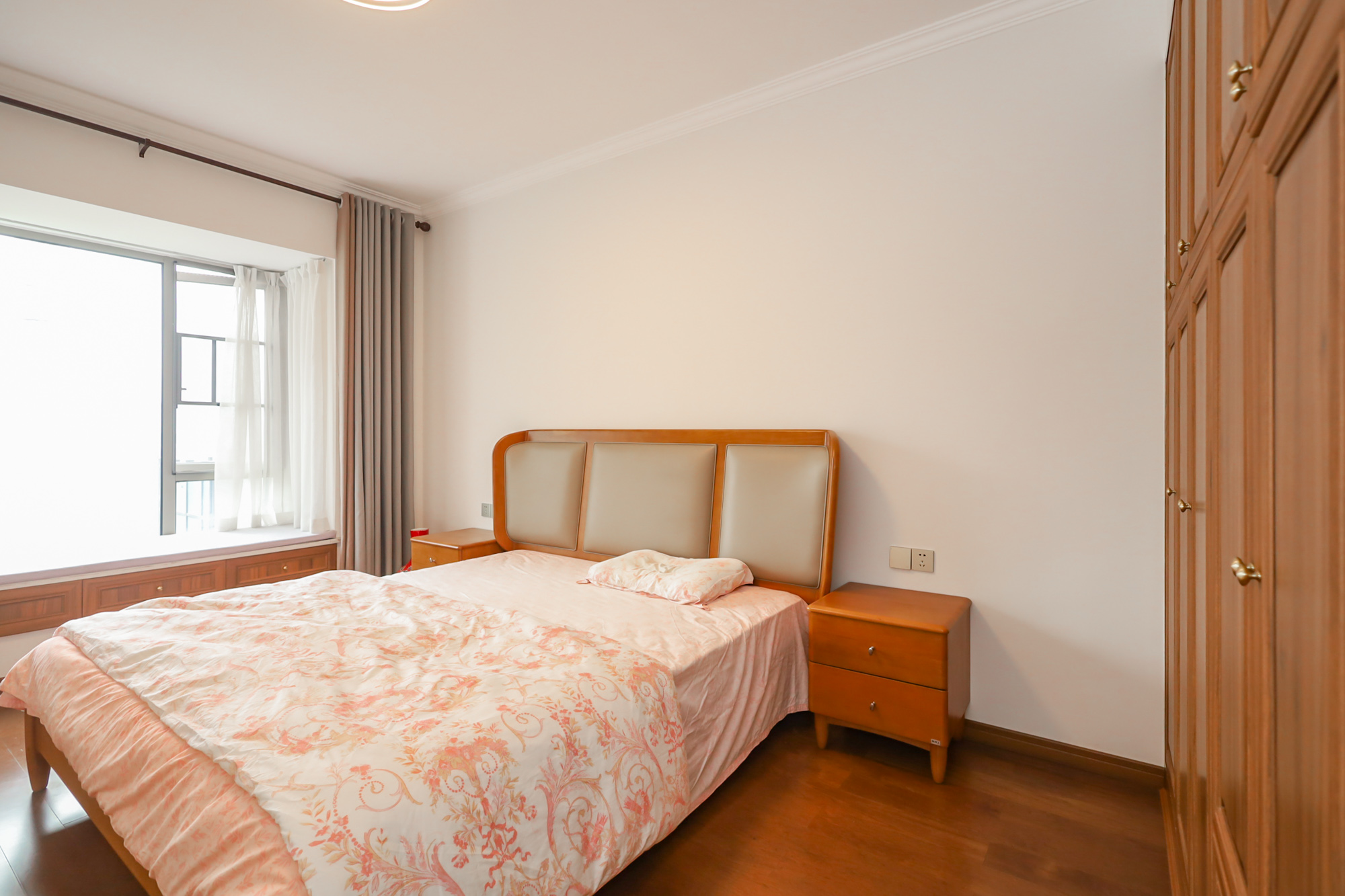 万象府台  3室2厅2卫    185.0万 万象府台  3室2厅2卫    185.0万卧室