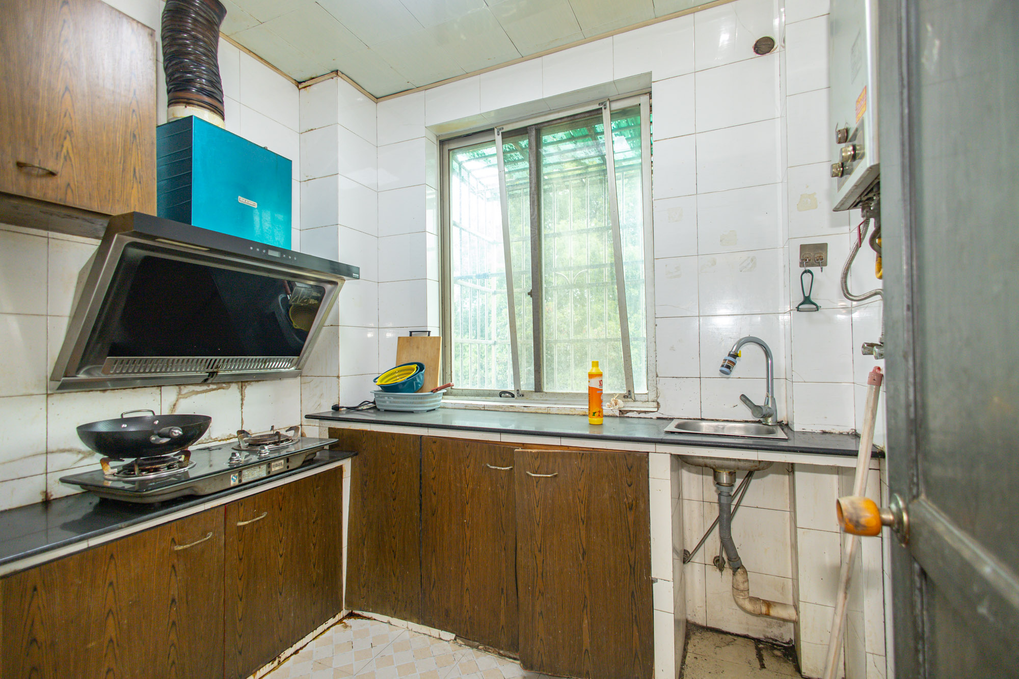 中南汽车世界  3室2厅2卫    37.8万 中南汽车世界  3室2厅2卫    37.8万厨房