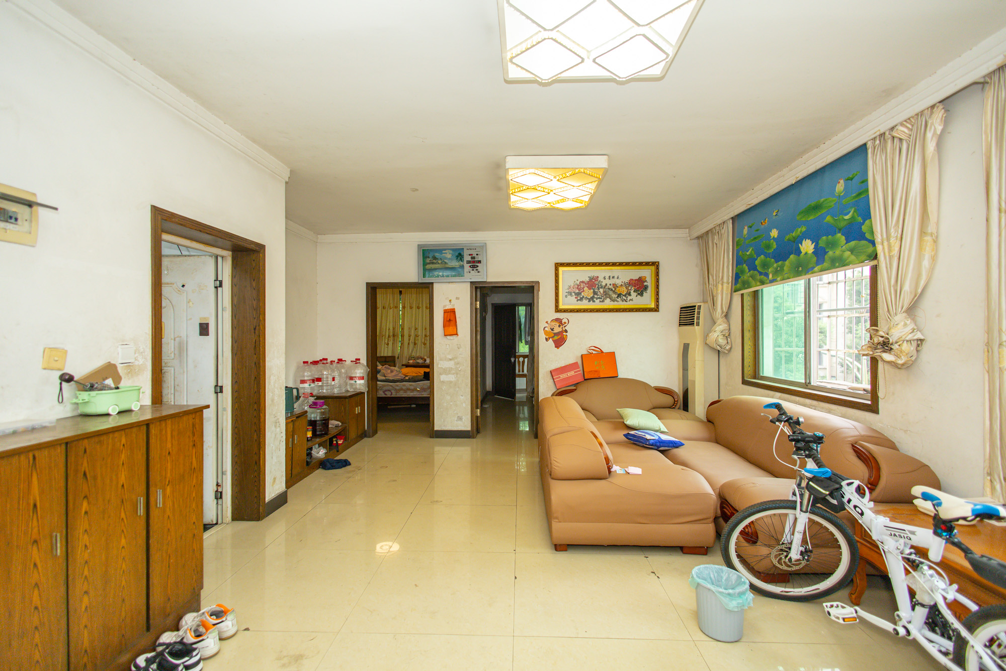 中南汽车世界  3室2厅2卫    37.8万 中南汽车世界  3室2厅2卫    37.8万客厅