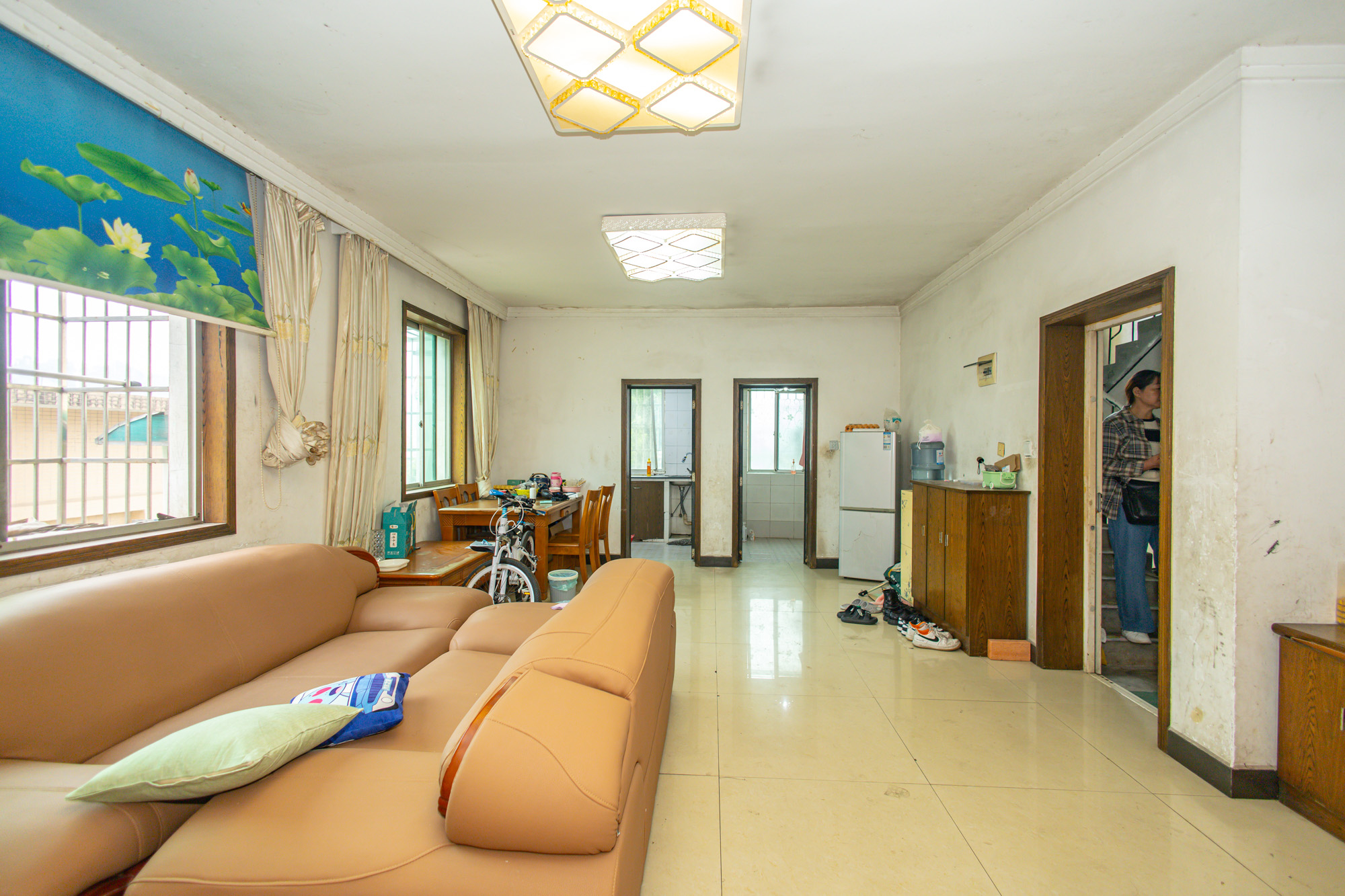 中南汽车世界  3室2厅2卫    37.8万 中南汽车世界  3室2厅2卫    37.8万客厅