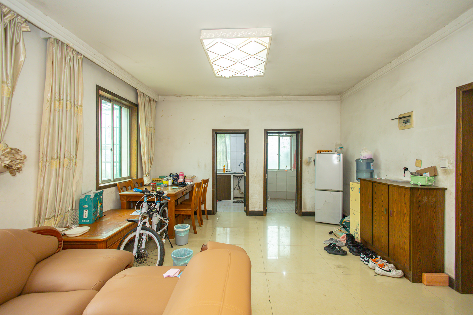 中南汽车世界  3室2厅2卫    37.8万 中南汽车世界  3室2厅2卫    37.8万客厅