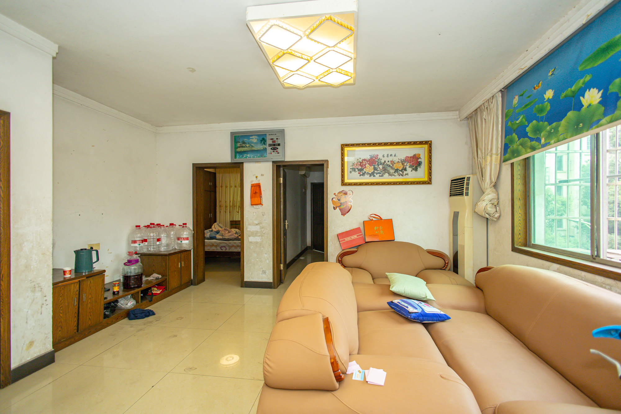 中南汽车世界  3室2厅2卫    37.8万 中南汽车世界  3室2厅2卫    37.8万客厅