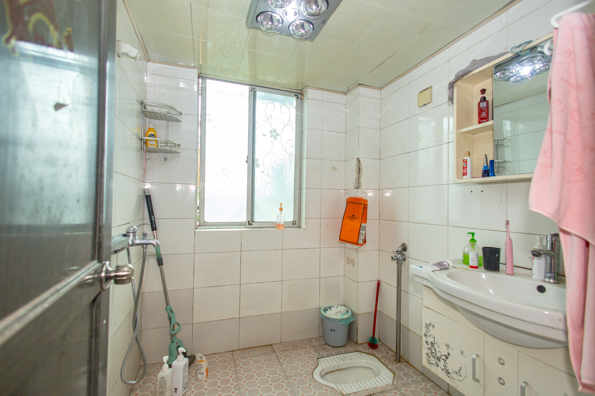 中南汽车世界  3室2厅2卫    37.8万 中南汽车世界  3室2厅2卫    37.8万卫生间