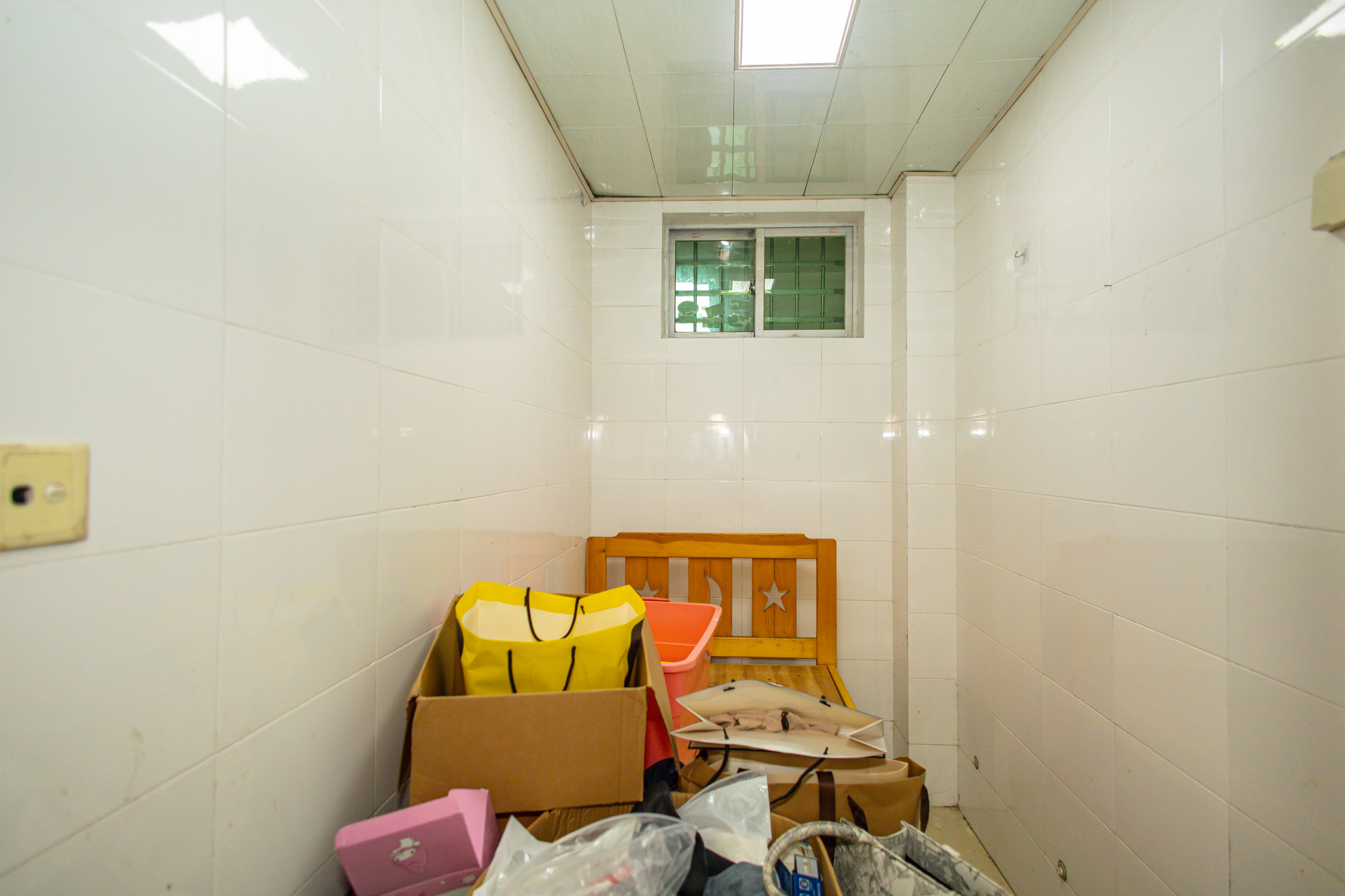 中南汽车世界  3室2厅2卫    37.8万 中南汽车世界  3室2厅2卫    37.8万卫生间