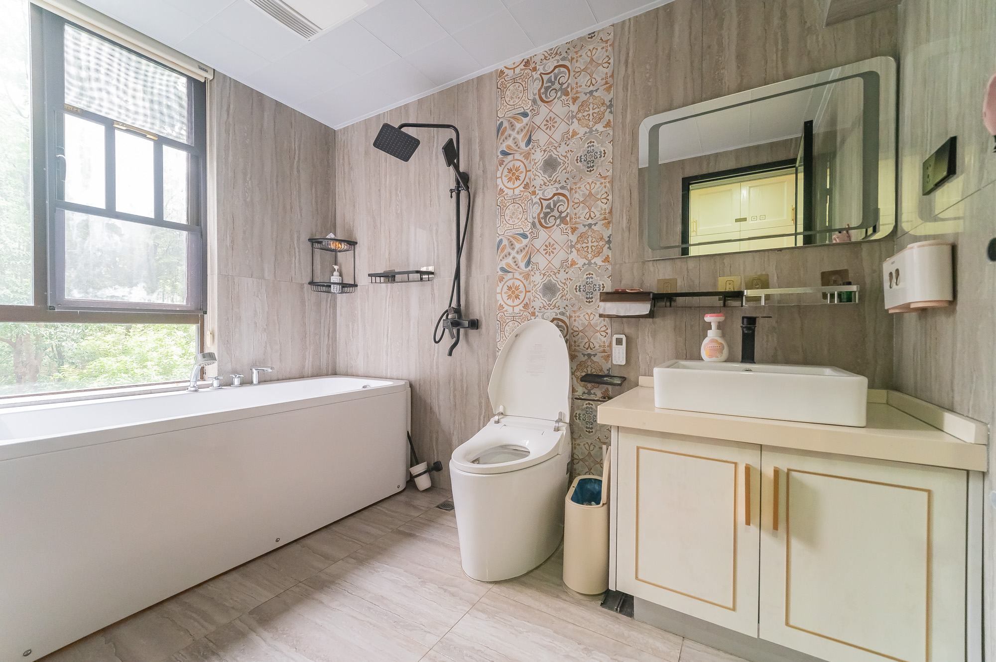 华润凤凰城三期 4室2厅1卫 124.0万 华润凤凰城三期 4室2厅1卫 124.0万卫生间