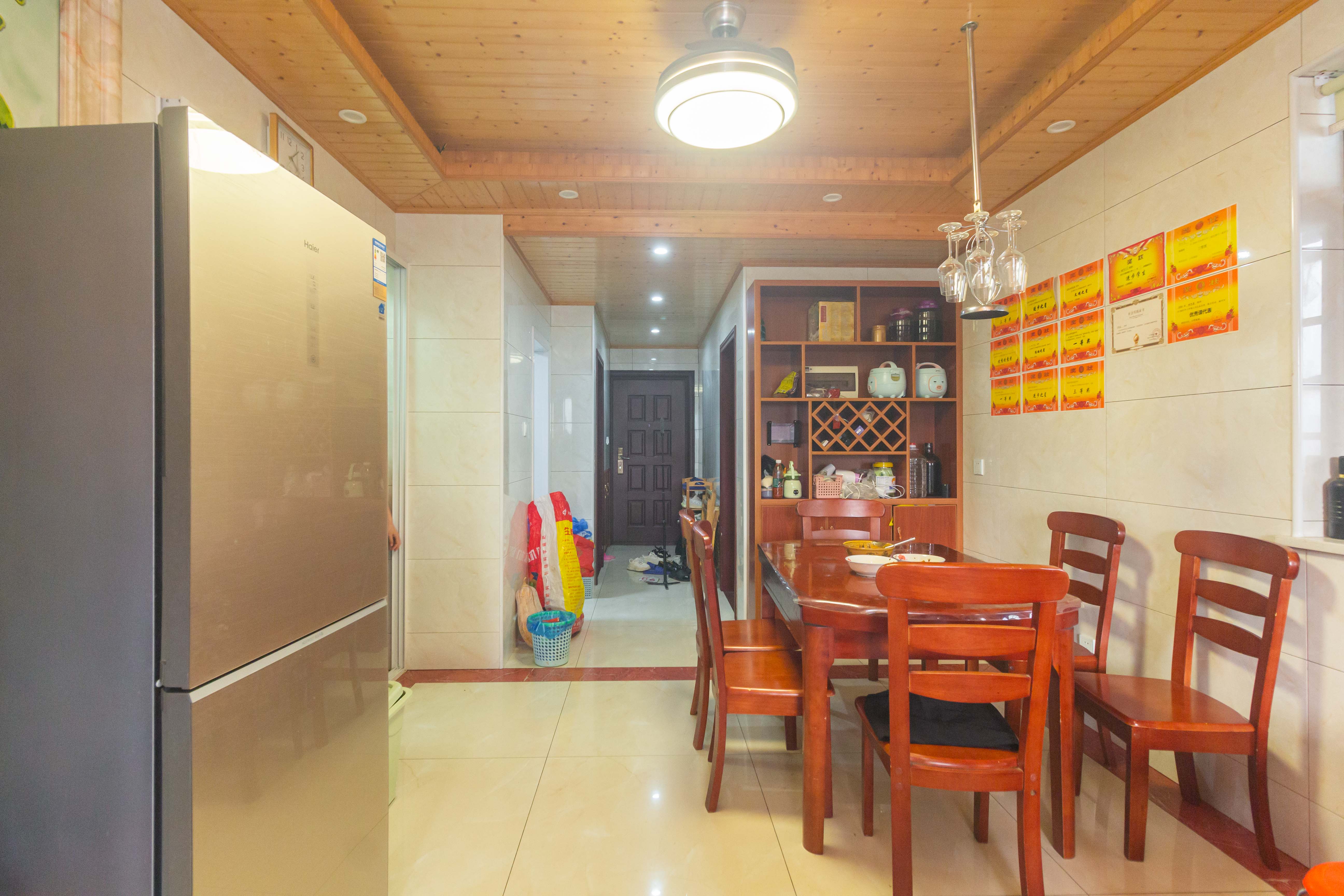 辉宏橄榄城  3室2厅1卫    63.8万 辉宏橄榄城  3室2厅1卫    63.8万客厅