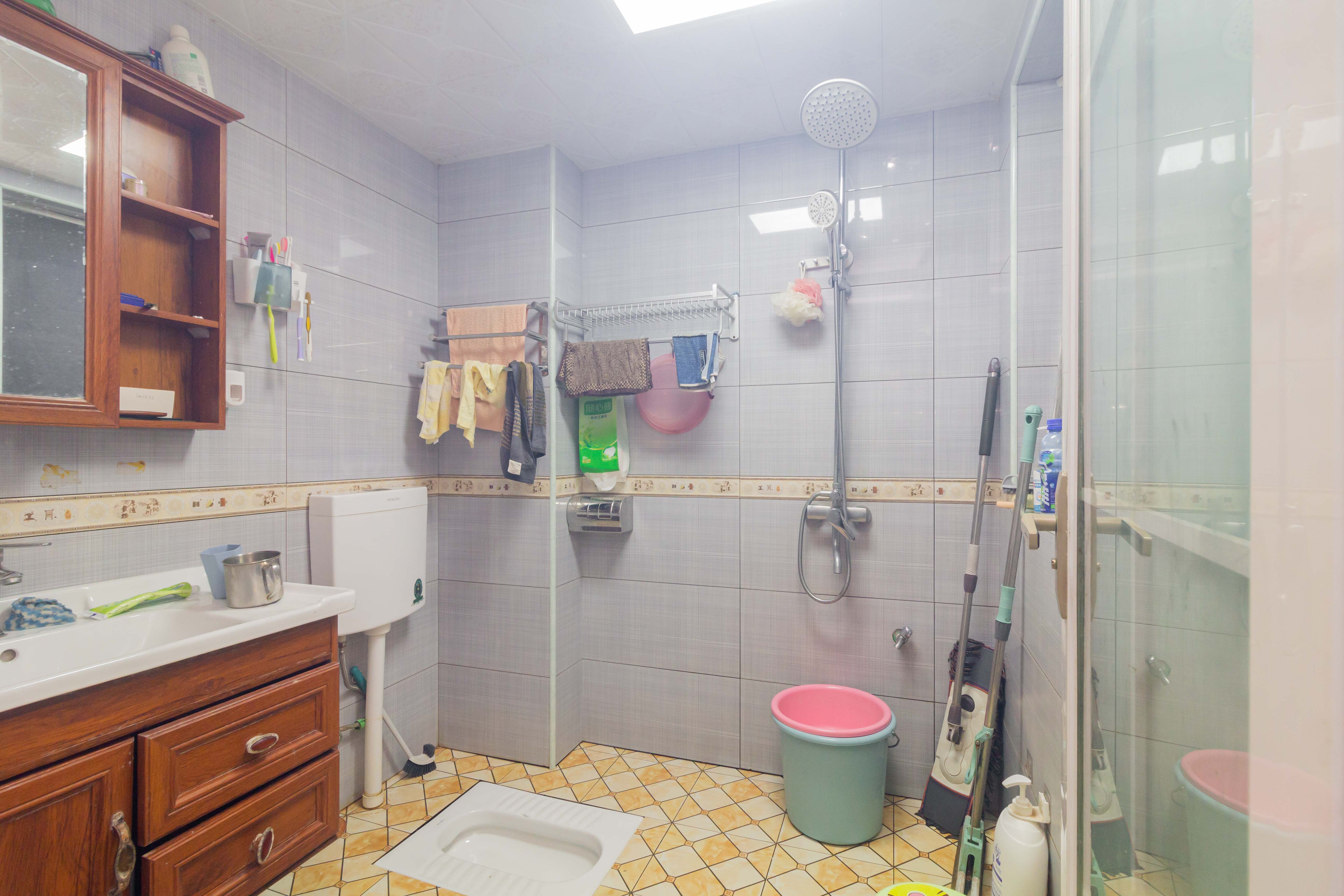 辉宏橄榄城  3室2厅1卫    63.8万 辉宏橄榄城  3室2厅1卫    63.8万卫生间