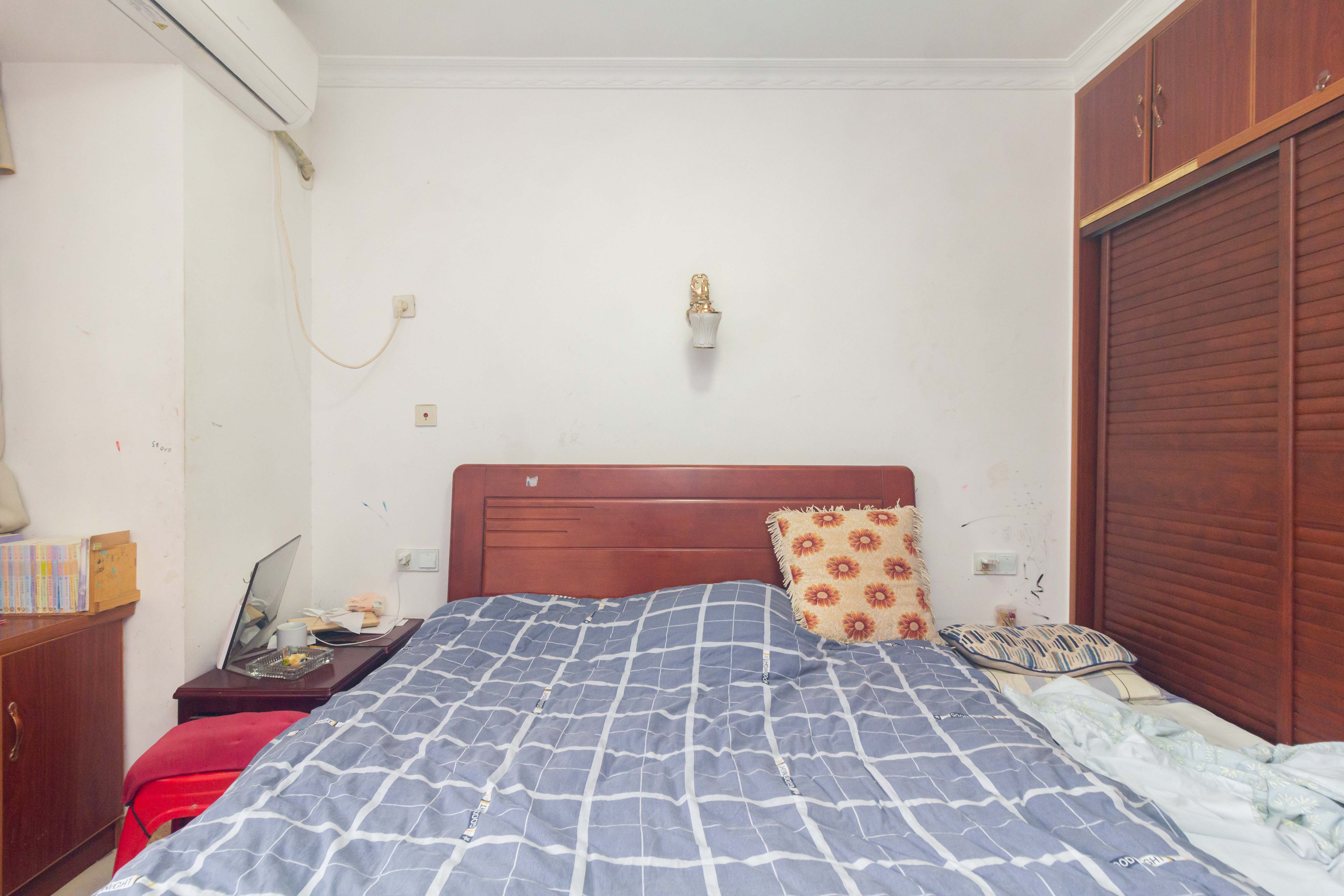 辉宏橄榄城  3室2厅1卫    63.8万 辉宏橄榄城  3室2厅1卫    63.8万卧室