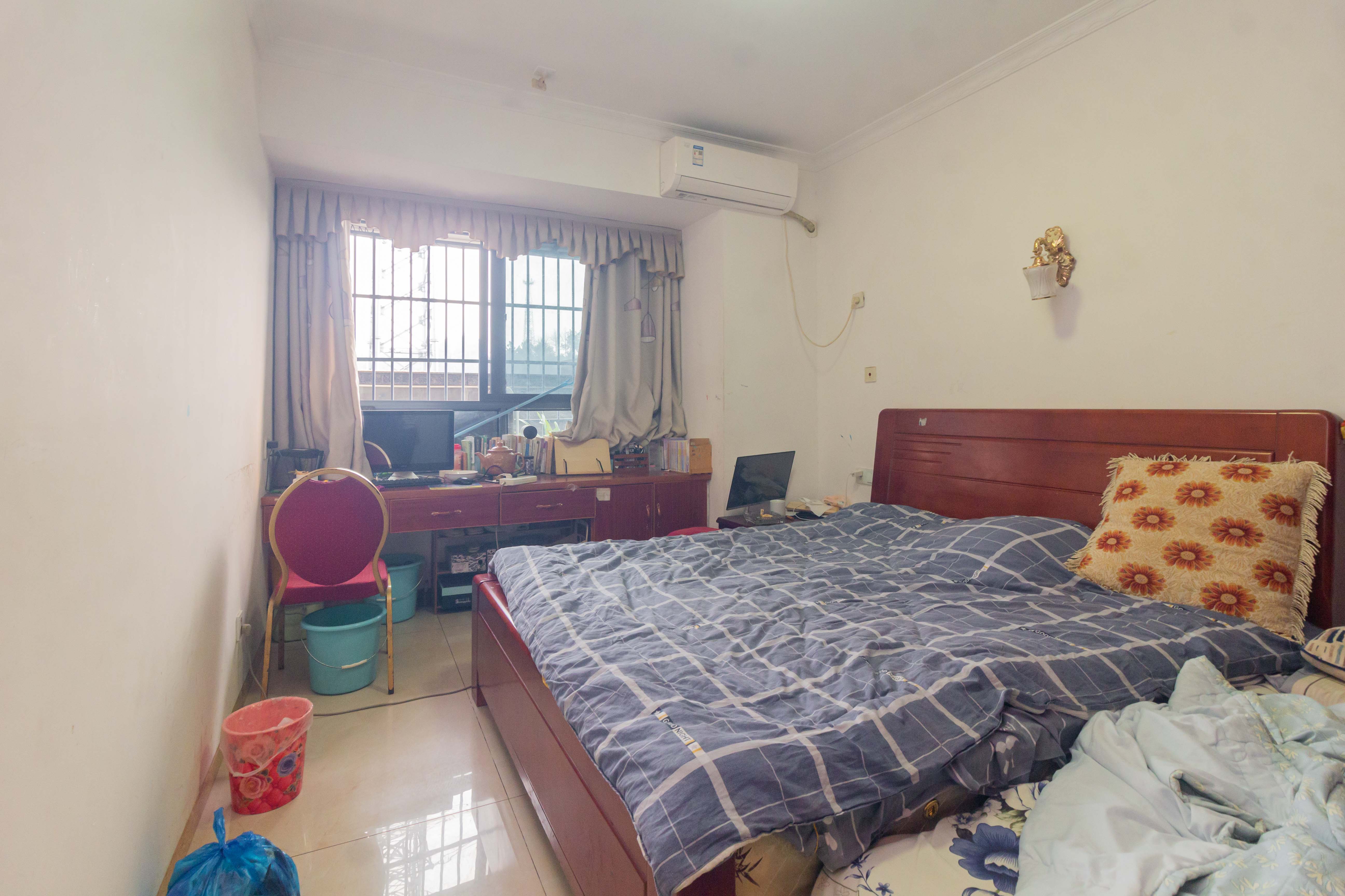 辉宏橄榄城  3室2厅1卫    63.8万 辉宏橄榄城  3室2厅1卫    63.8万卧室