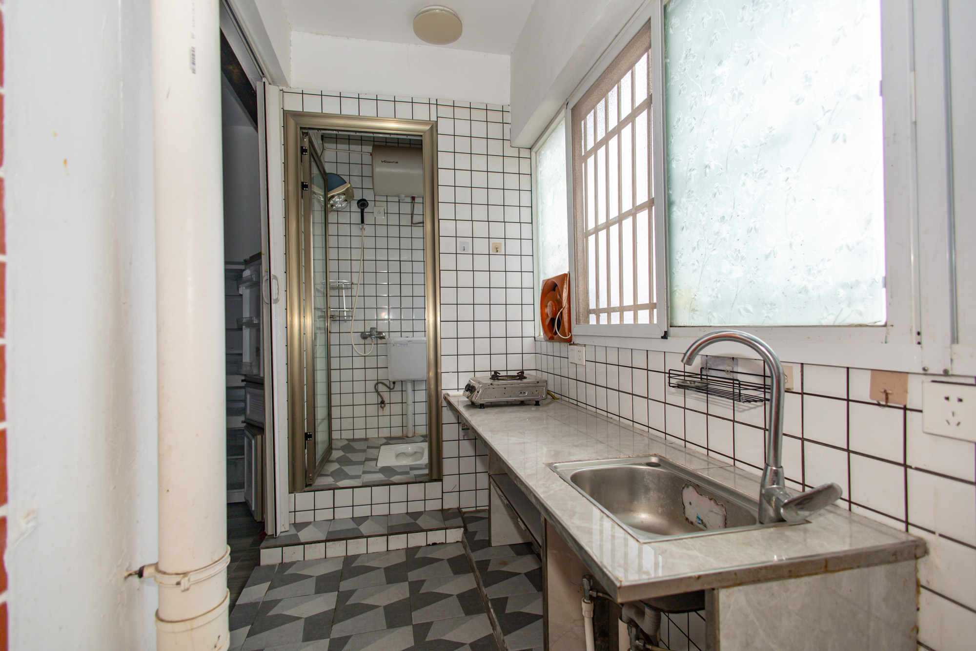 湘绣城  2室1厅2卫    36.5万 湘绣城  2室1厅2卫    36.5万厨房