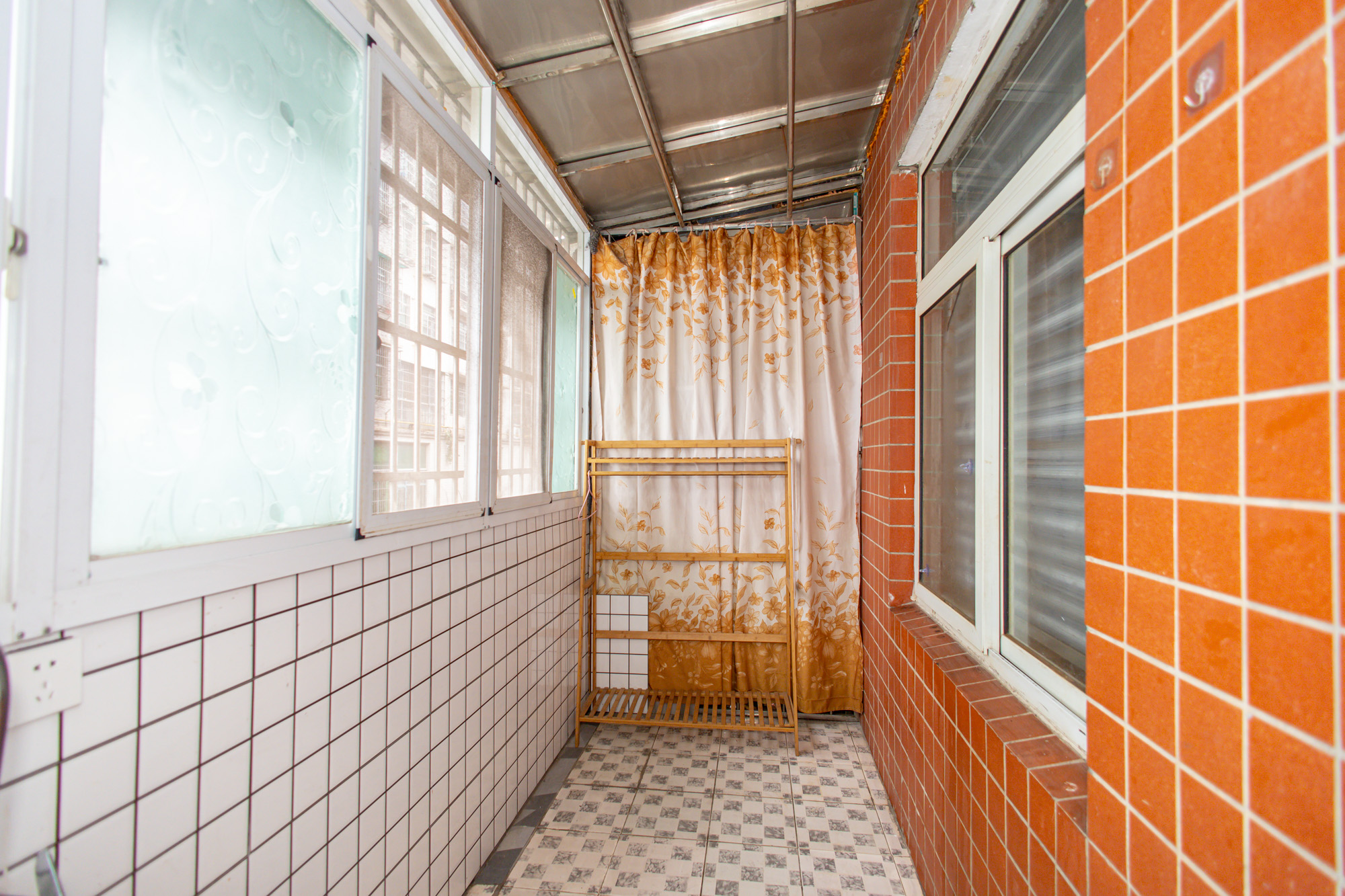 湘绣城  2室1厅2卫    36.5万 湘绣城  2室1厅2卫    36.5万阳台