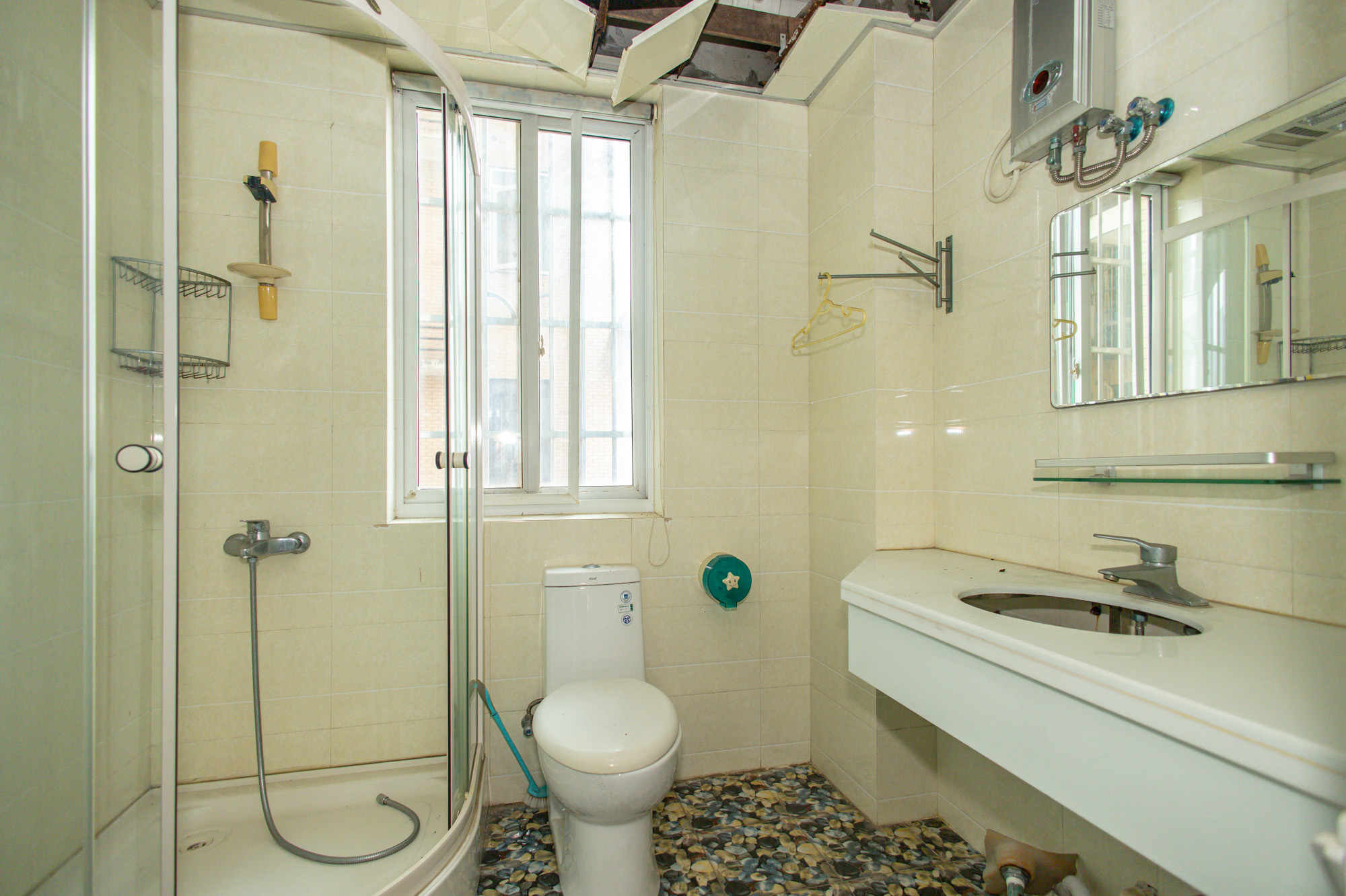 筑梦园  4室2厅2卫    100.0万 筑梦园  4室2厅2卫    100.0万卫生间