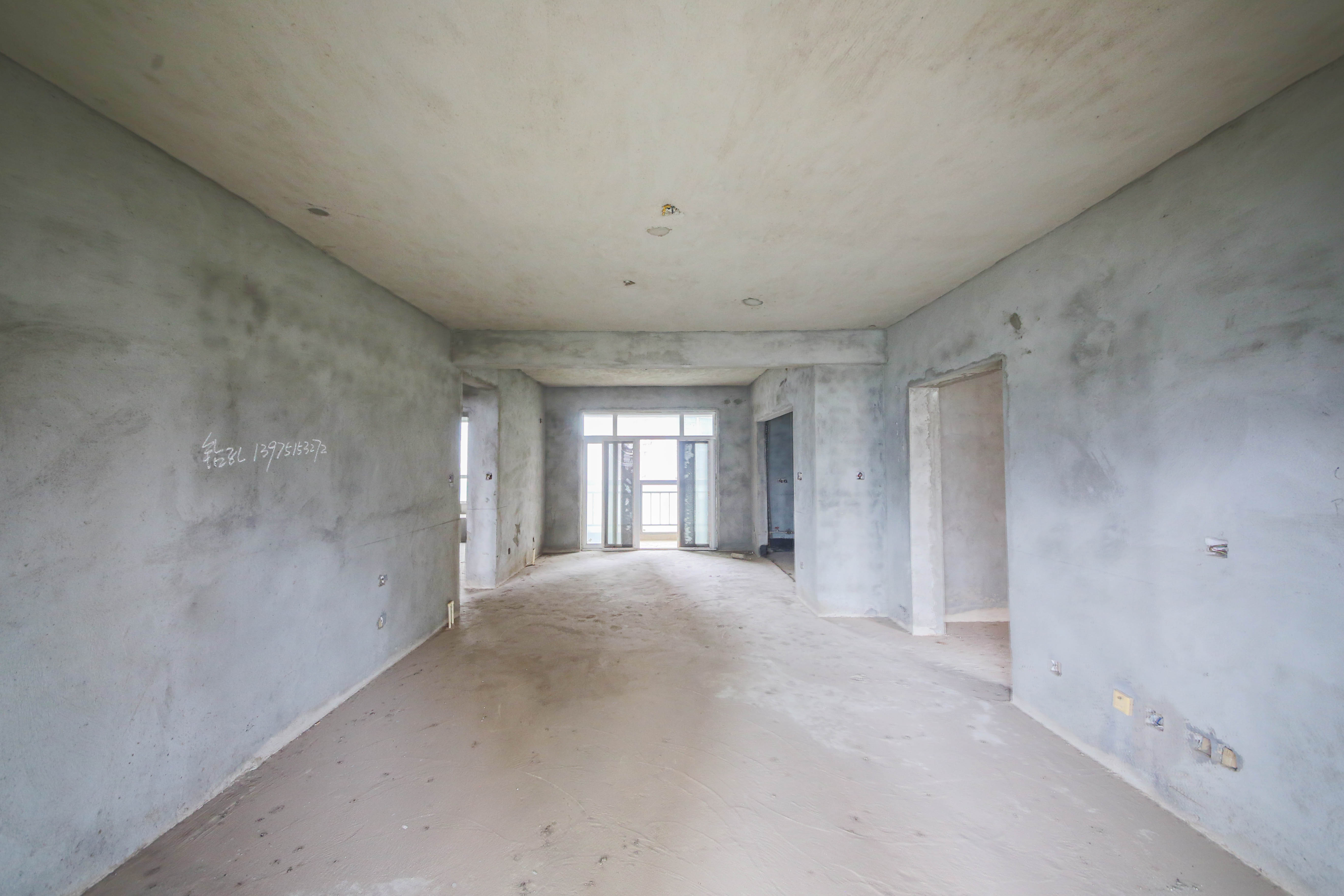 华菱嘉园  4室2厅2卫    198.0万 华菱嘉园  4室2厅2卫    198.0万客厅