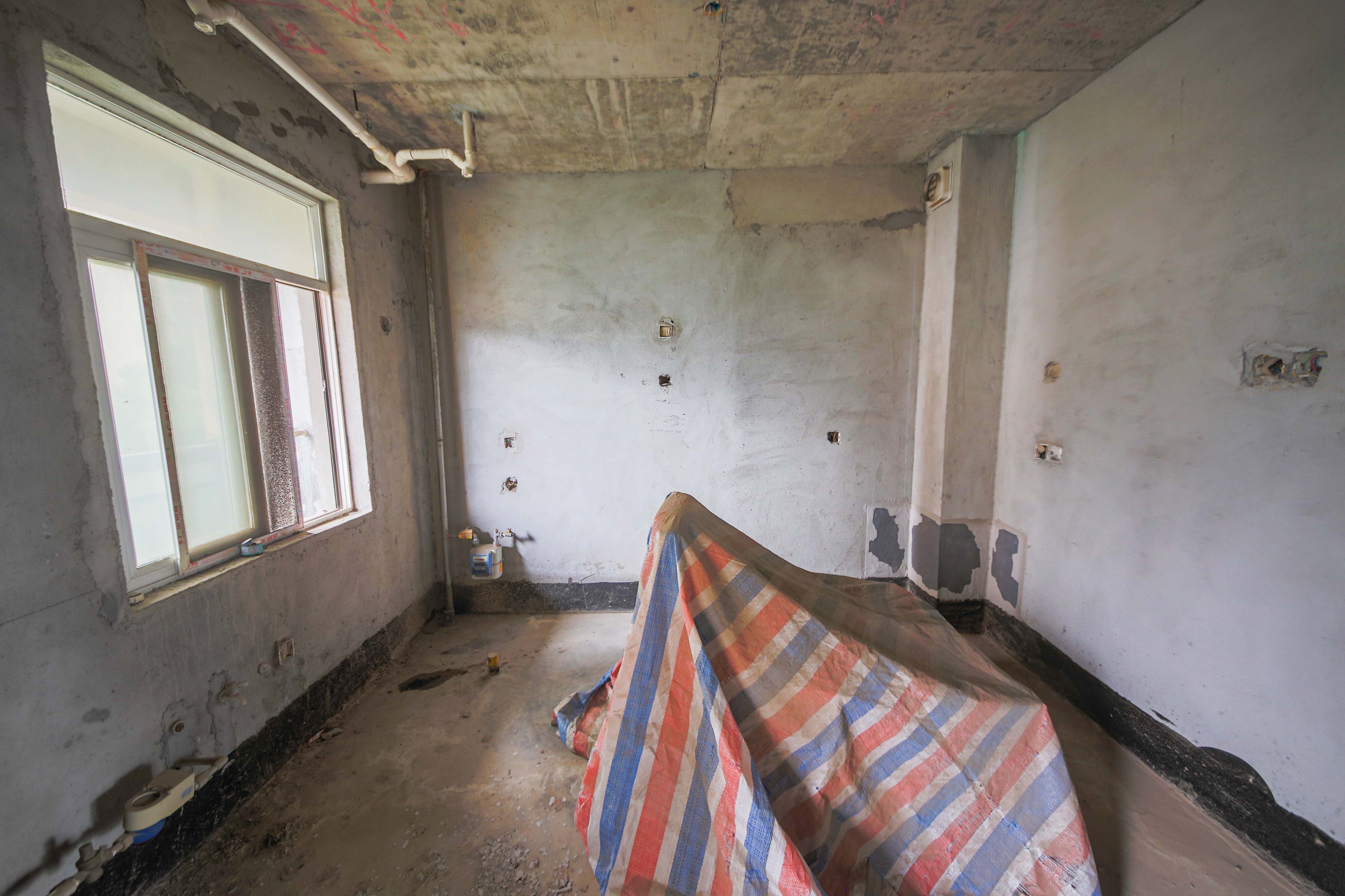 华菱嘉园  4室2厅2卫    198.0万 华菱嘉园  4室2厅2卫    198.0万厨房