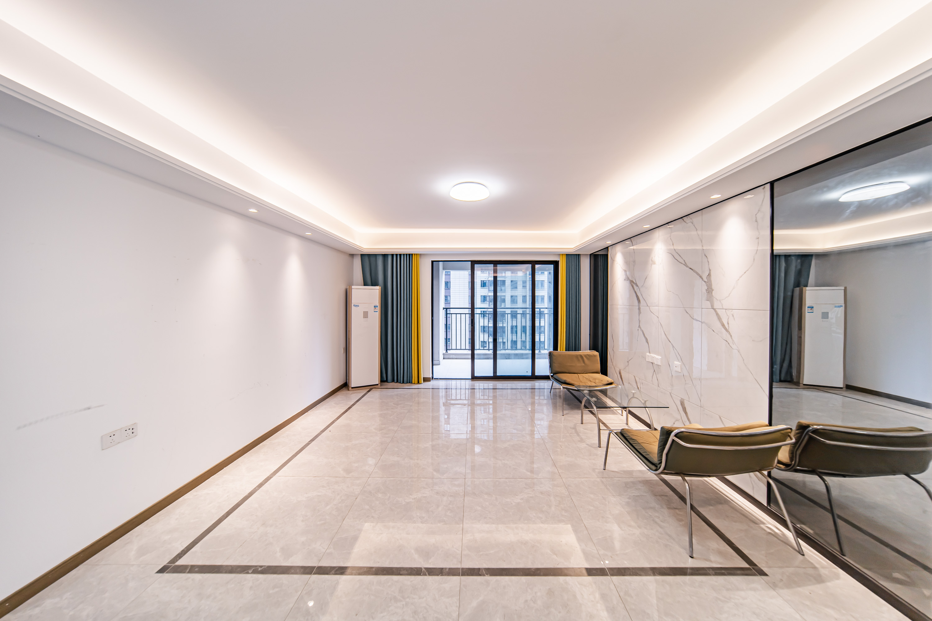 城发恒伟星雅韵(恒伟星辉苑) 4室2厅2卫 210.0万 城发恒伟星雅韵(恒伟星辉苑) 4室2厅2卫 210.0万客厅