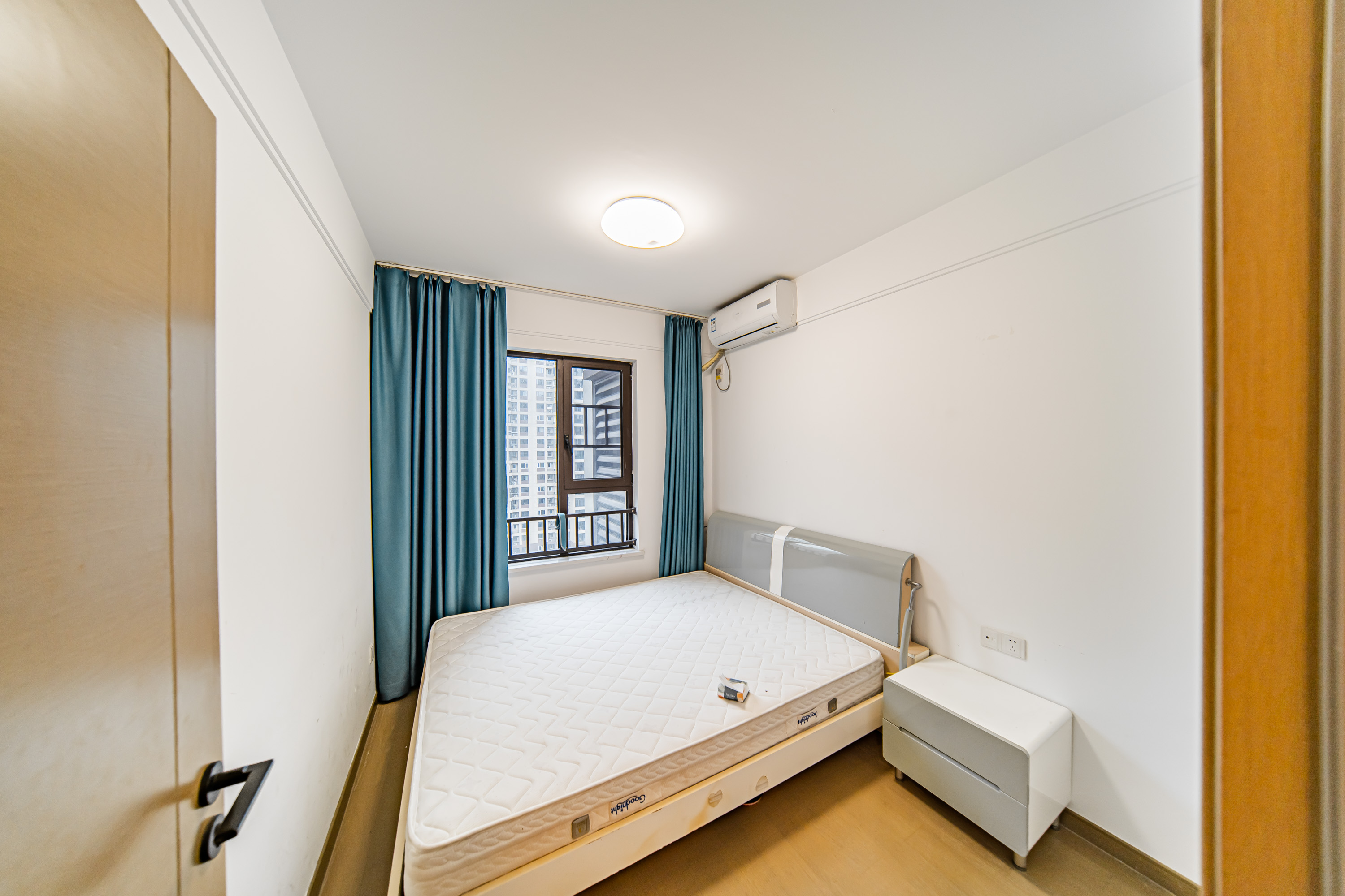 城发恒伟星雅韵(恒伟星辉苑) 4室2厅2卫 210.0万 城发恒伟星雅韵(恒伟星辉苑) 4室2厅2卫 210.0万卧室