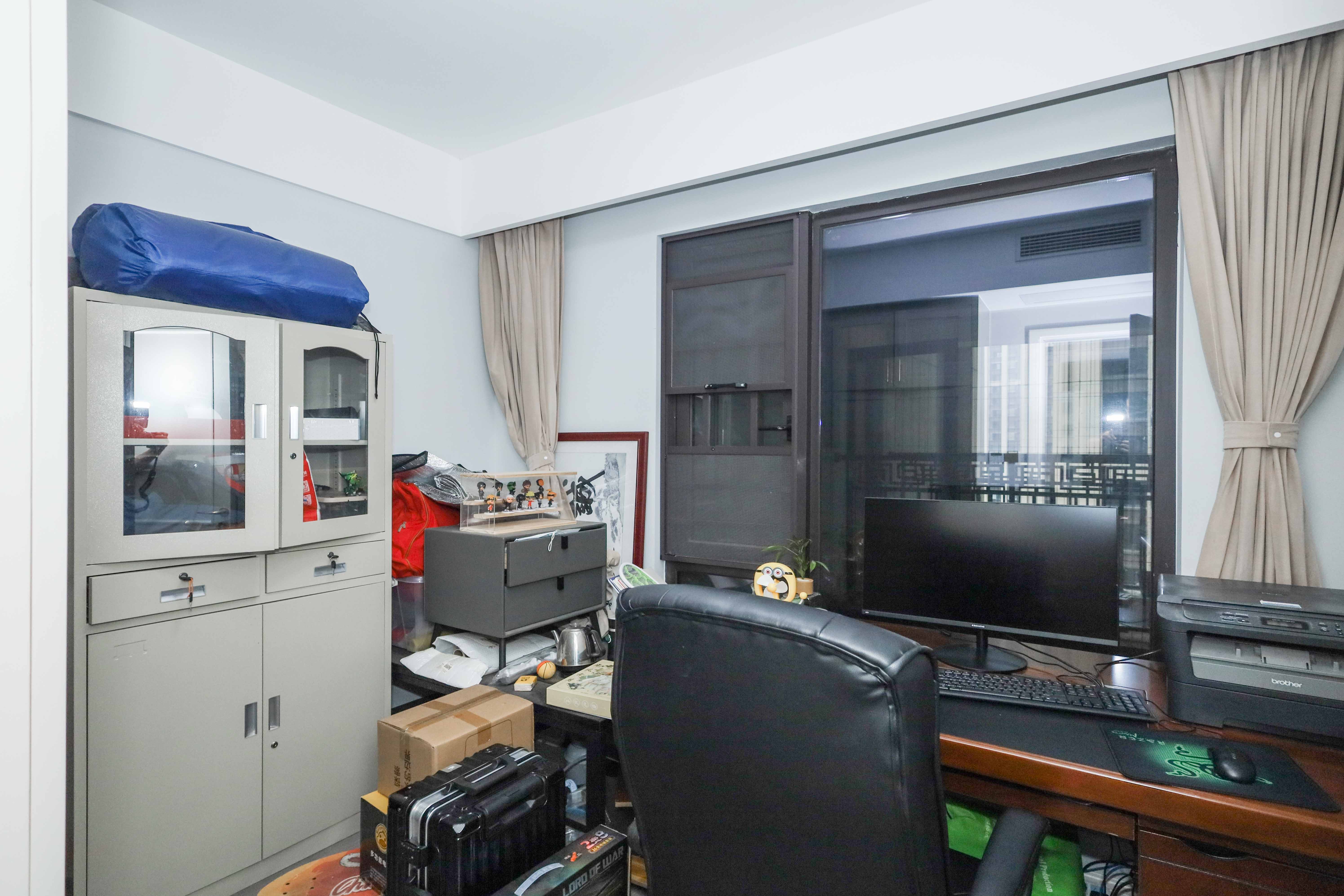 建发央著  3室2厅2卫   220.00万卧室