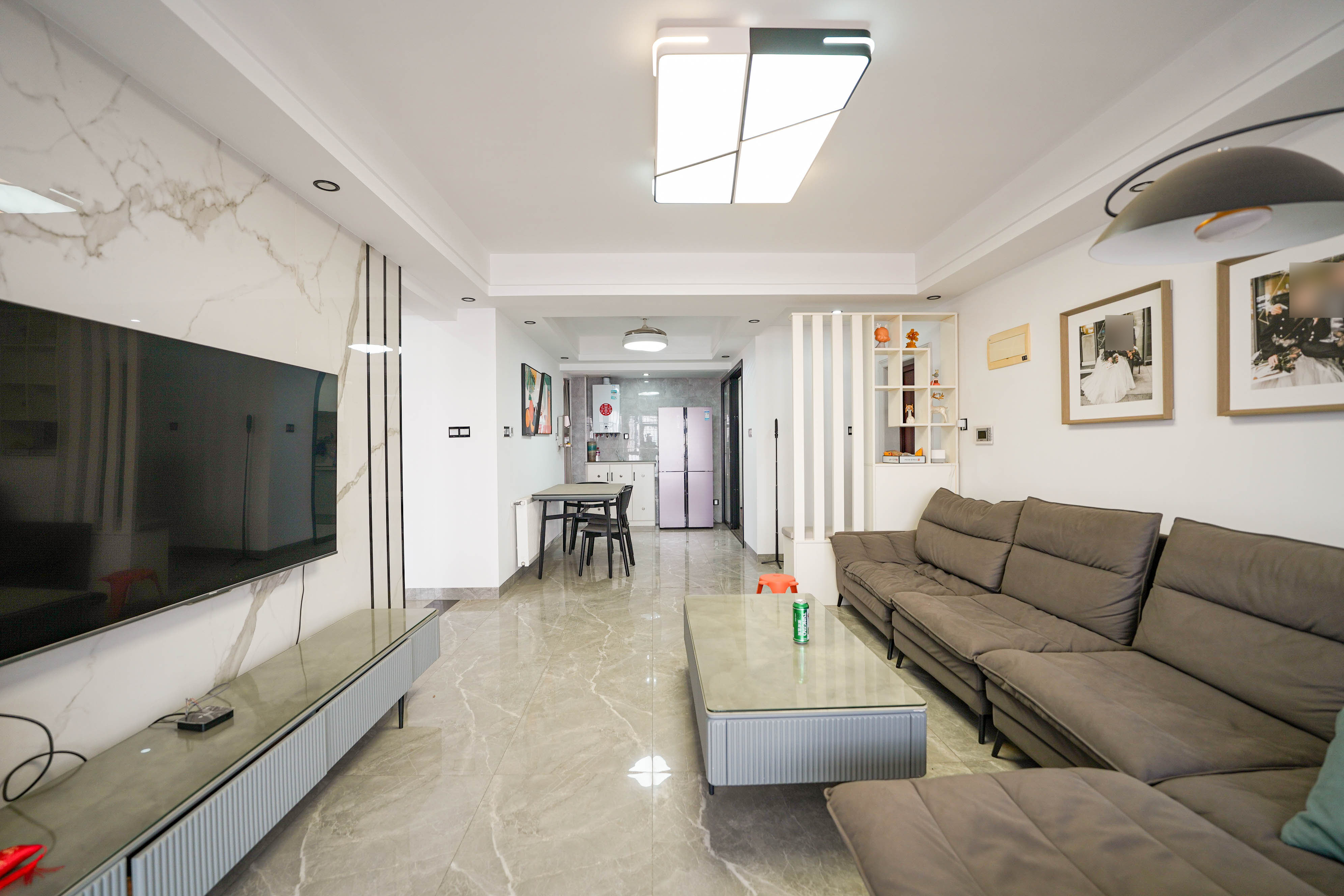 凯富南方鑫城 4室2厅2卫 82.0万 凯富南方鑫城 4室2厅2卫 82.0万客厅