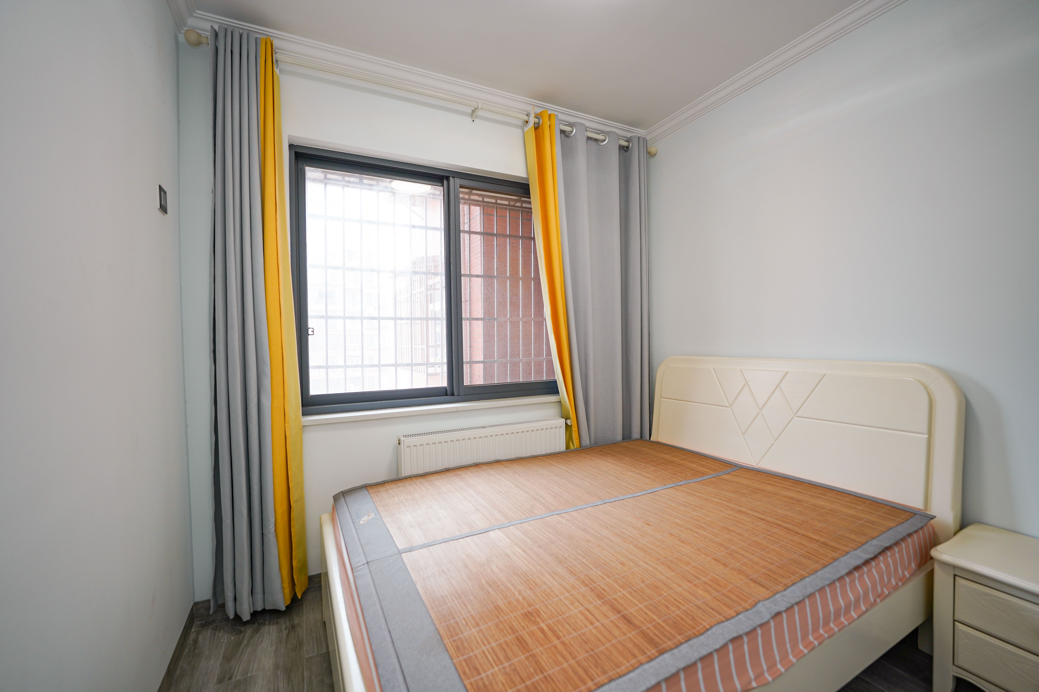 凯富南方鑫城 4室2厅2卫 82.0万 凯富南方鑫城 4室2厅2卫 82.0万卧室