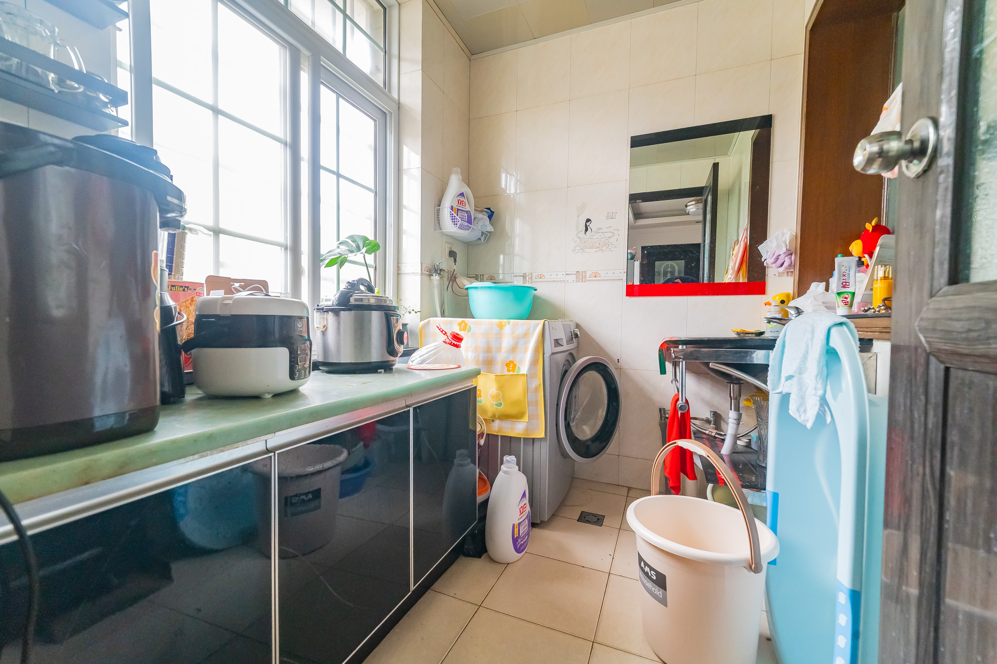 松雅安置小区 5室2厅3卫 85.0万 松雅安置小区 5室2厅3卫 85.0万厨房