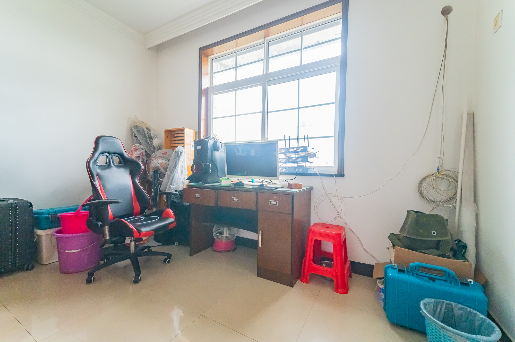 松雅安置小区 5室2厅3卫 85.0万 松雅安置小区 5室2厅3卫 85.0万卧室