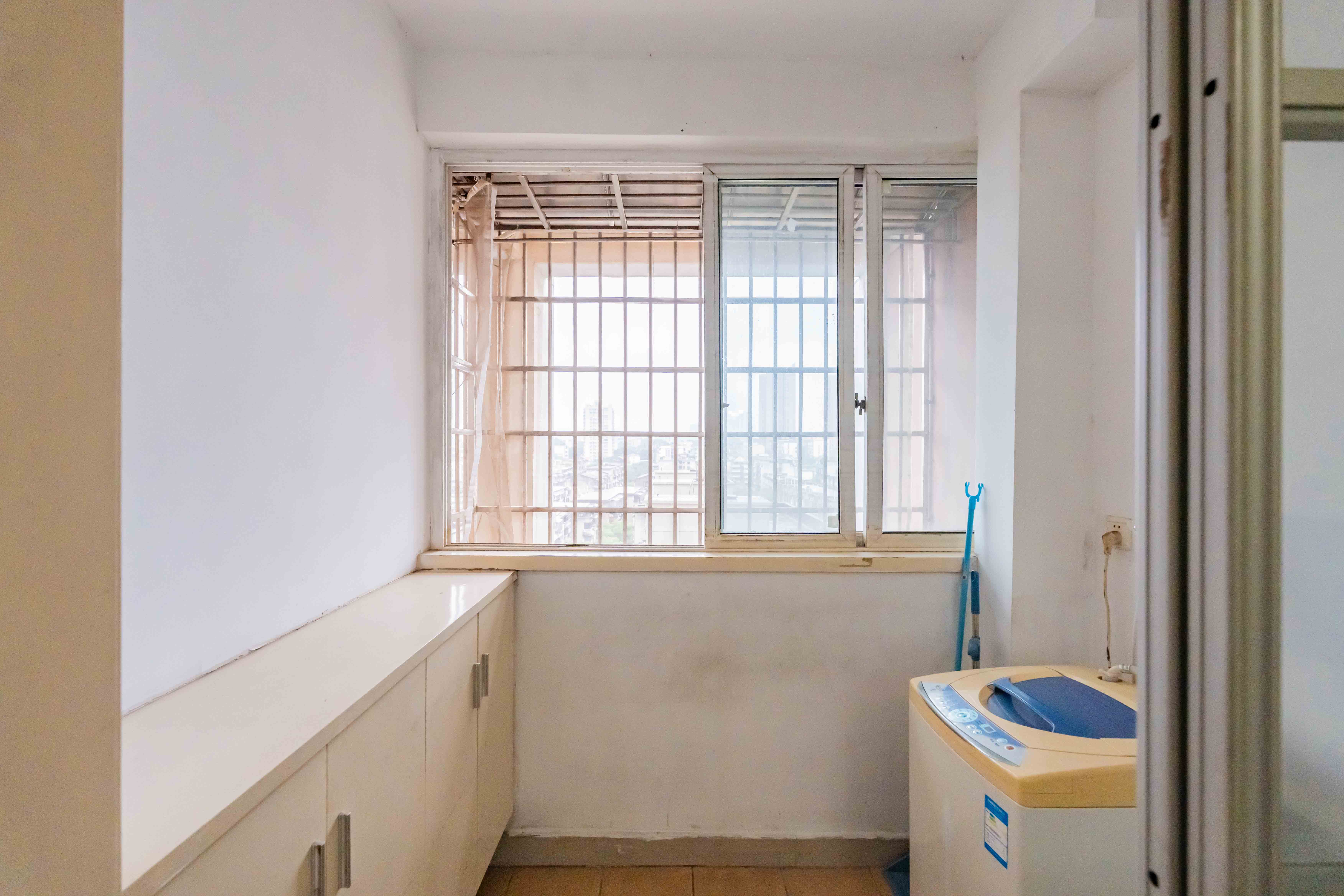 建鸿达现代公寓  2室2厅1卫   64.80万阳台