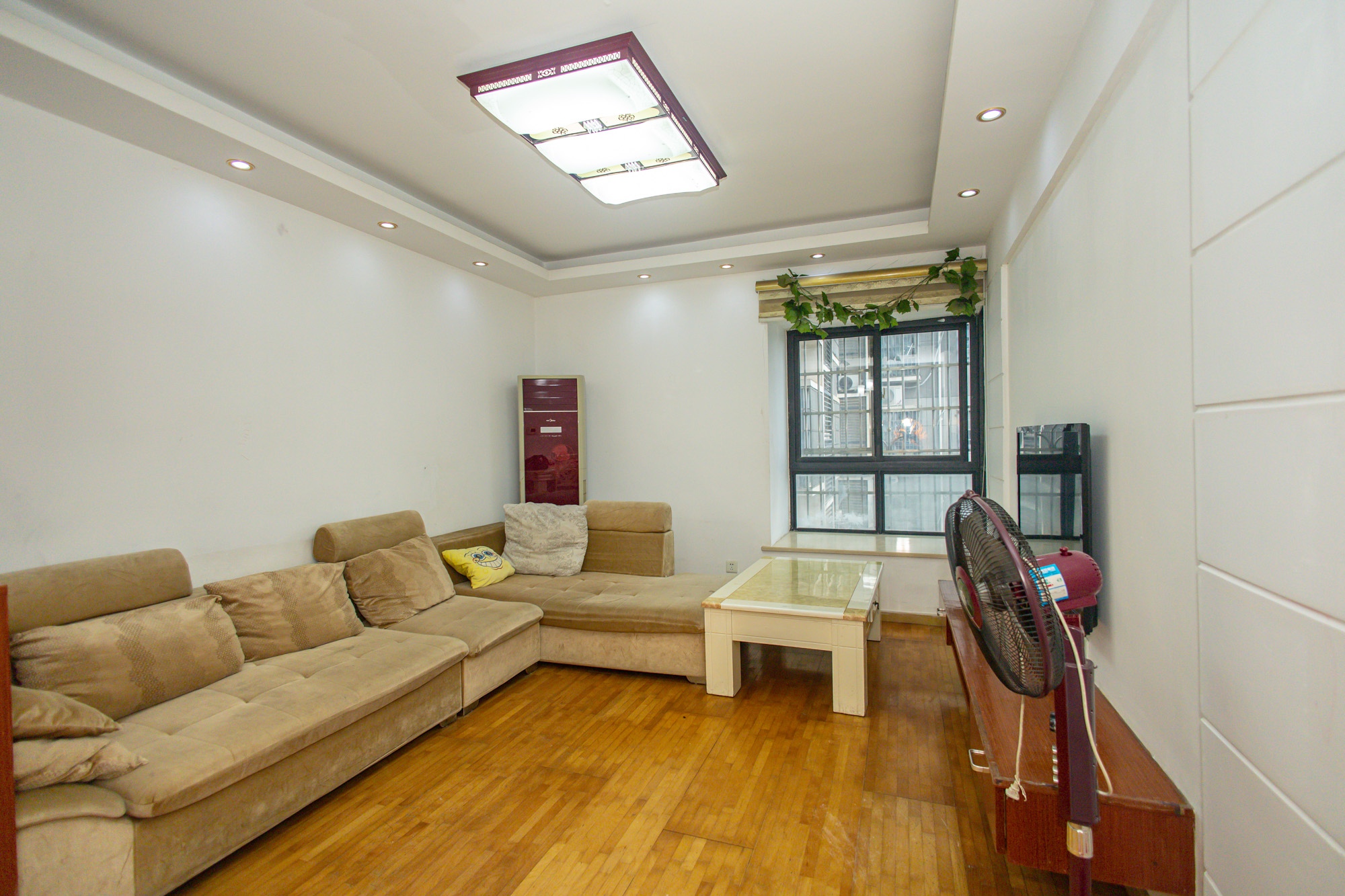 尚都花园城 3室2厅1卫 61.0万 尚都花园城 3室2厅1卫 61.0万客厅