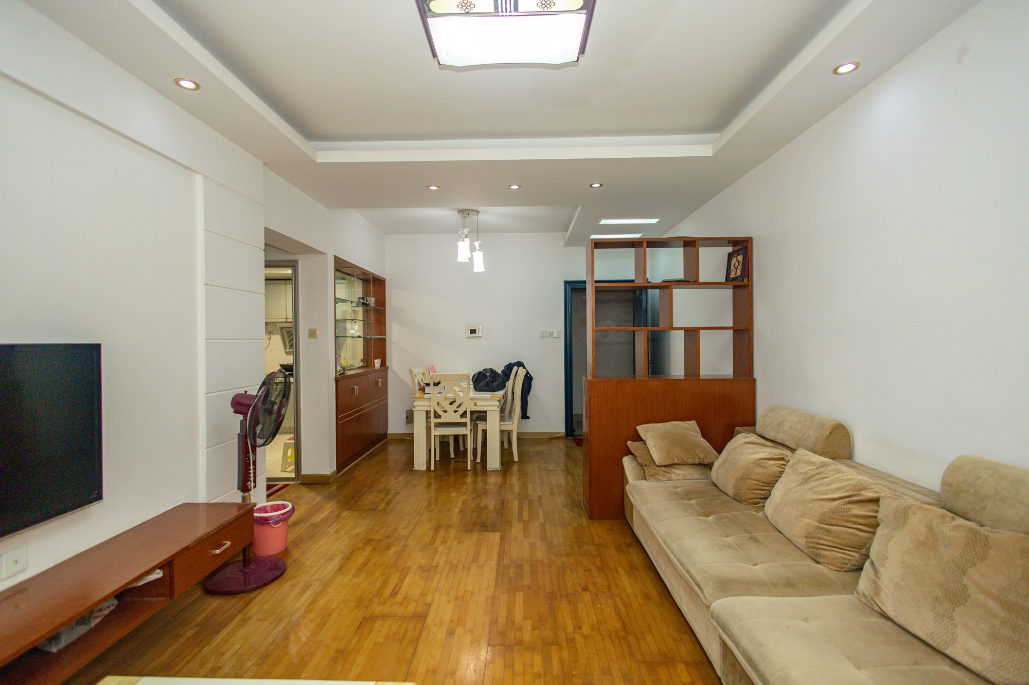 尚都花园城 3室2厅1卫 61.0万 尚都花园城 3室2厅1卫 61.0万客厅