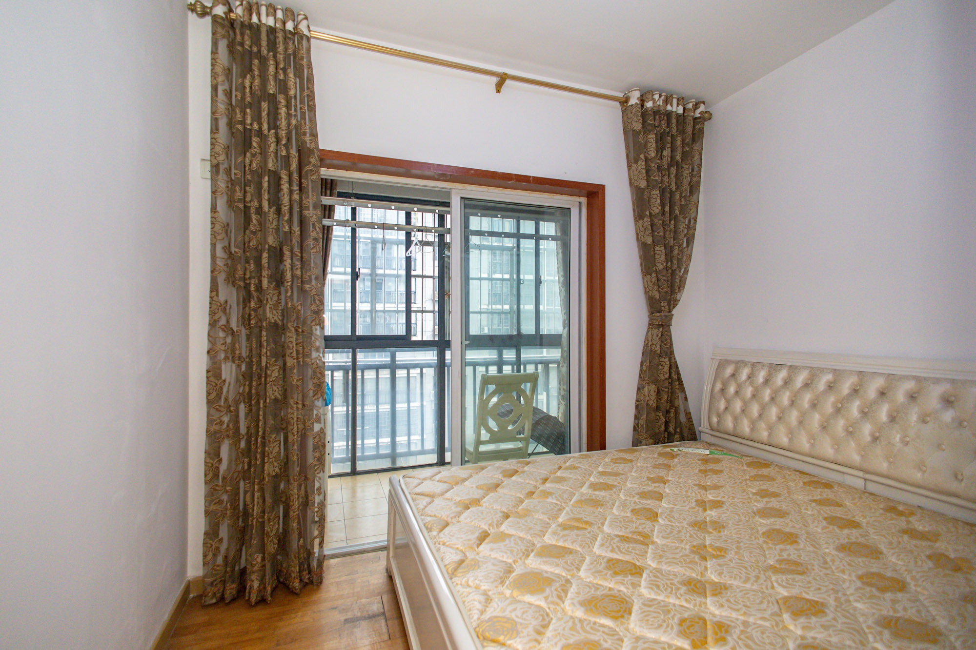 尚都花园城 3室2厅1卫 61.0万 尚都花园城 3室2厅1卫 61.0万卧室