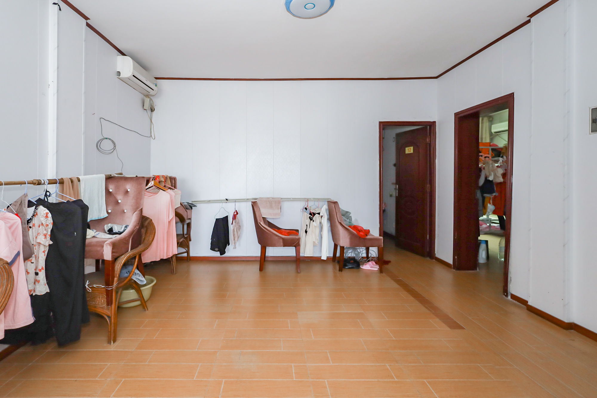 天峰名苑  3室2厅1卫    88.0万客厅