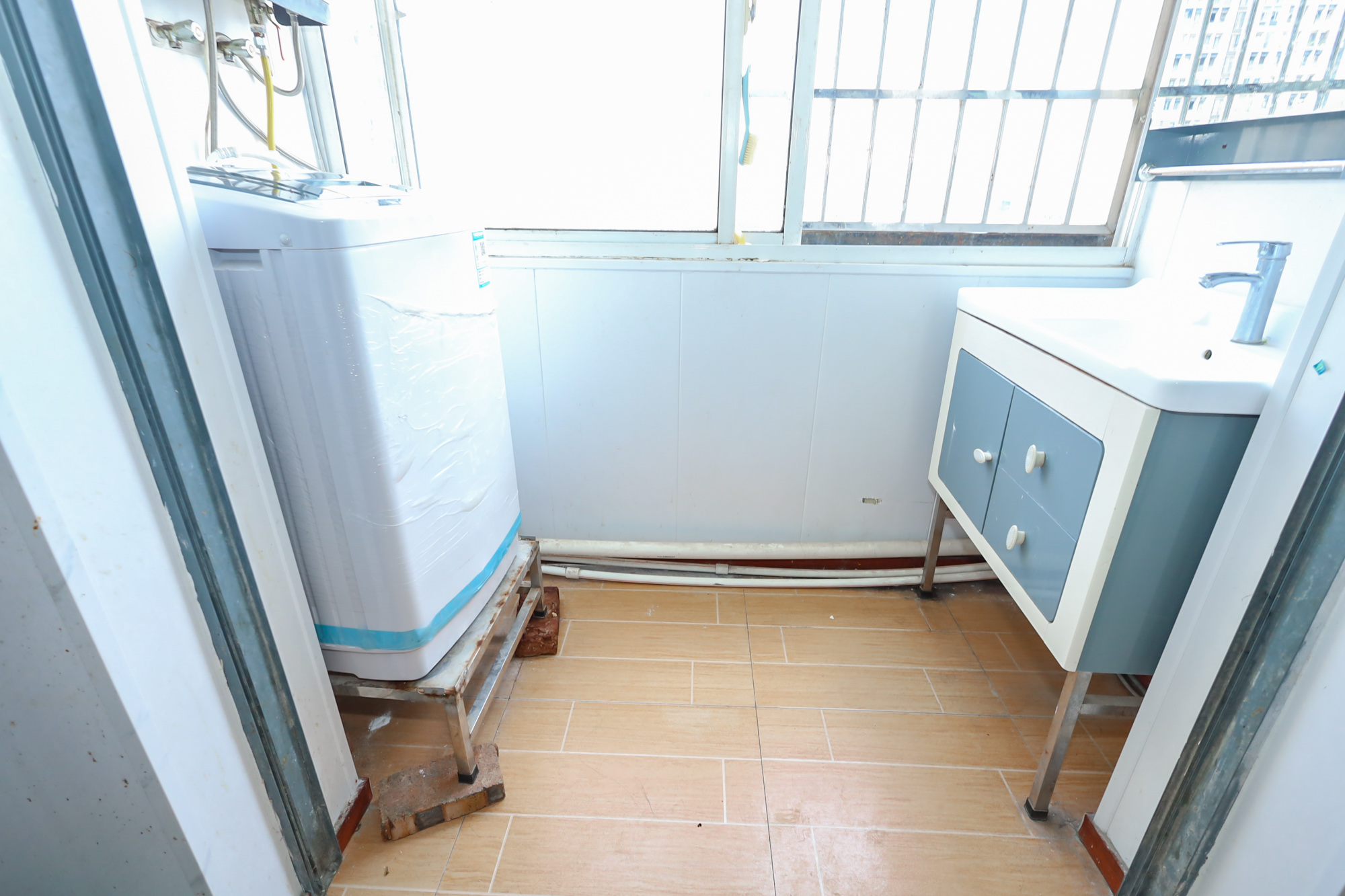 天峰名苑  3室2厅1卫    88.0万阳台