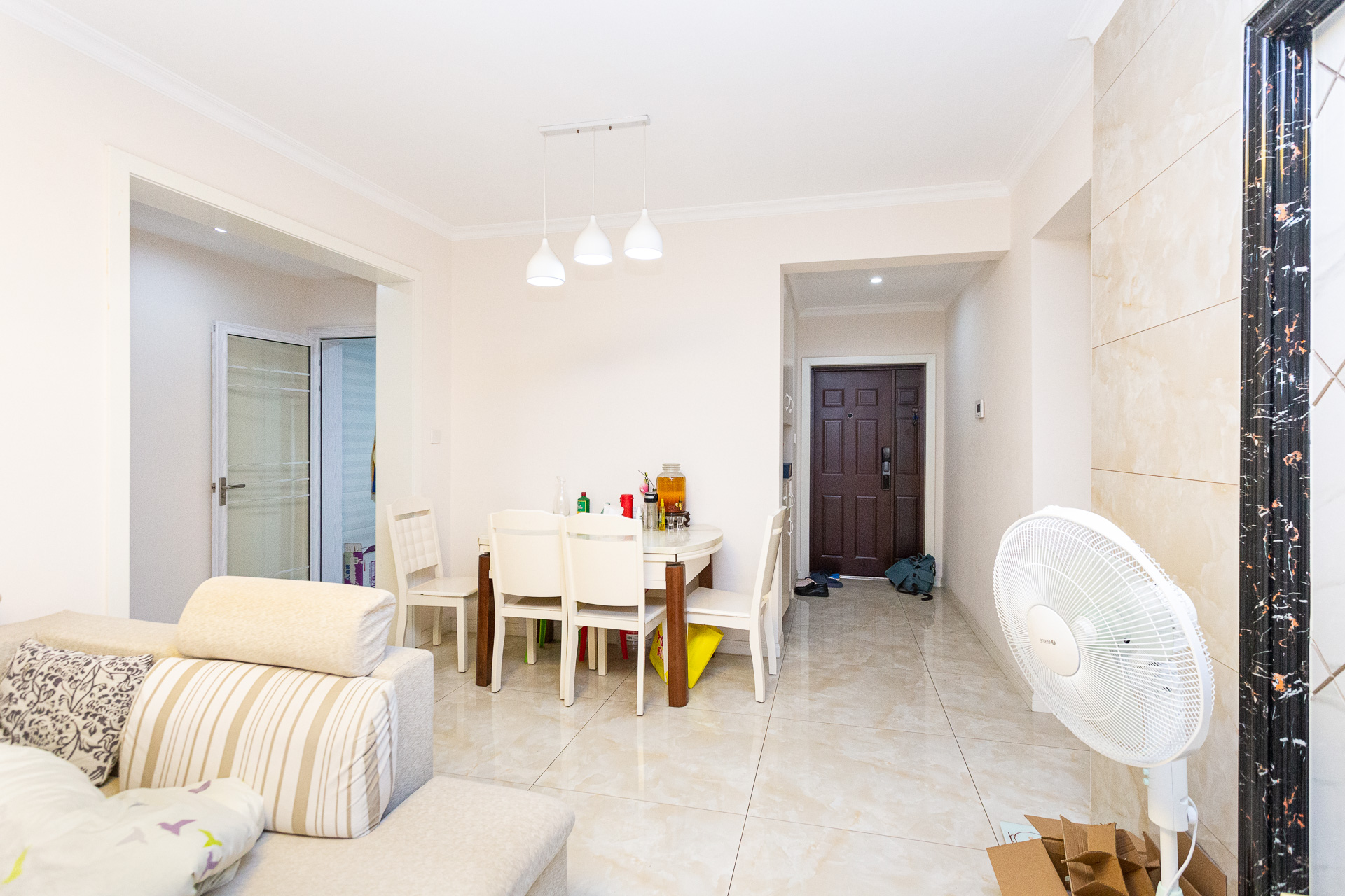 明发国际城 2室2厅1卫 78.8万 明发国际城 2室2厅1卫 78.8万客厅