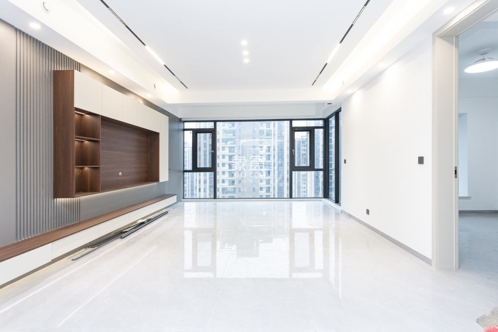 润和湘江天地E区  4室2厅2卫    250.0万